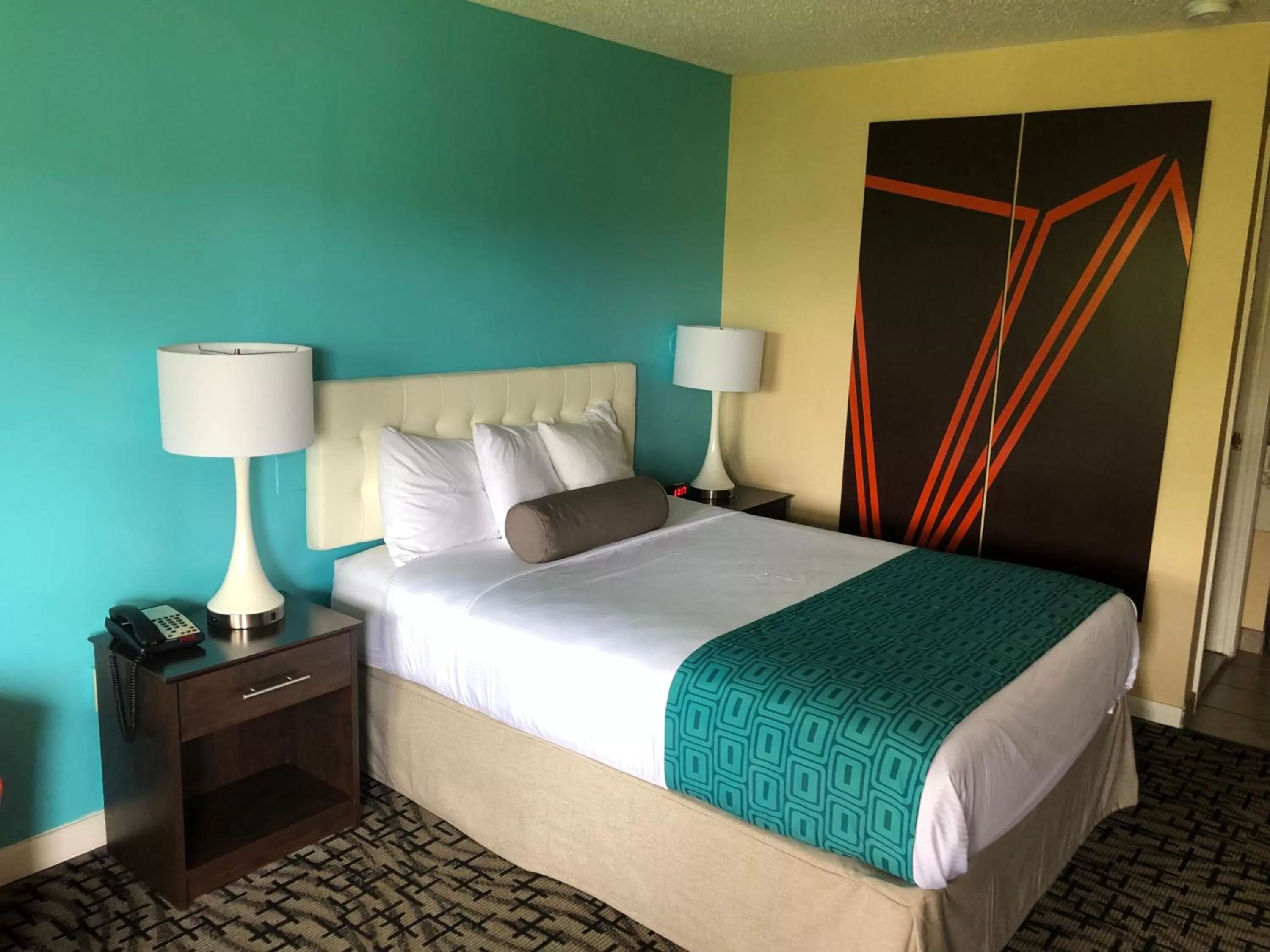 Bedroom, Bed in Howard Johnson by Wyndham Rocky Hill