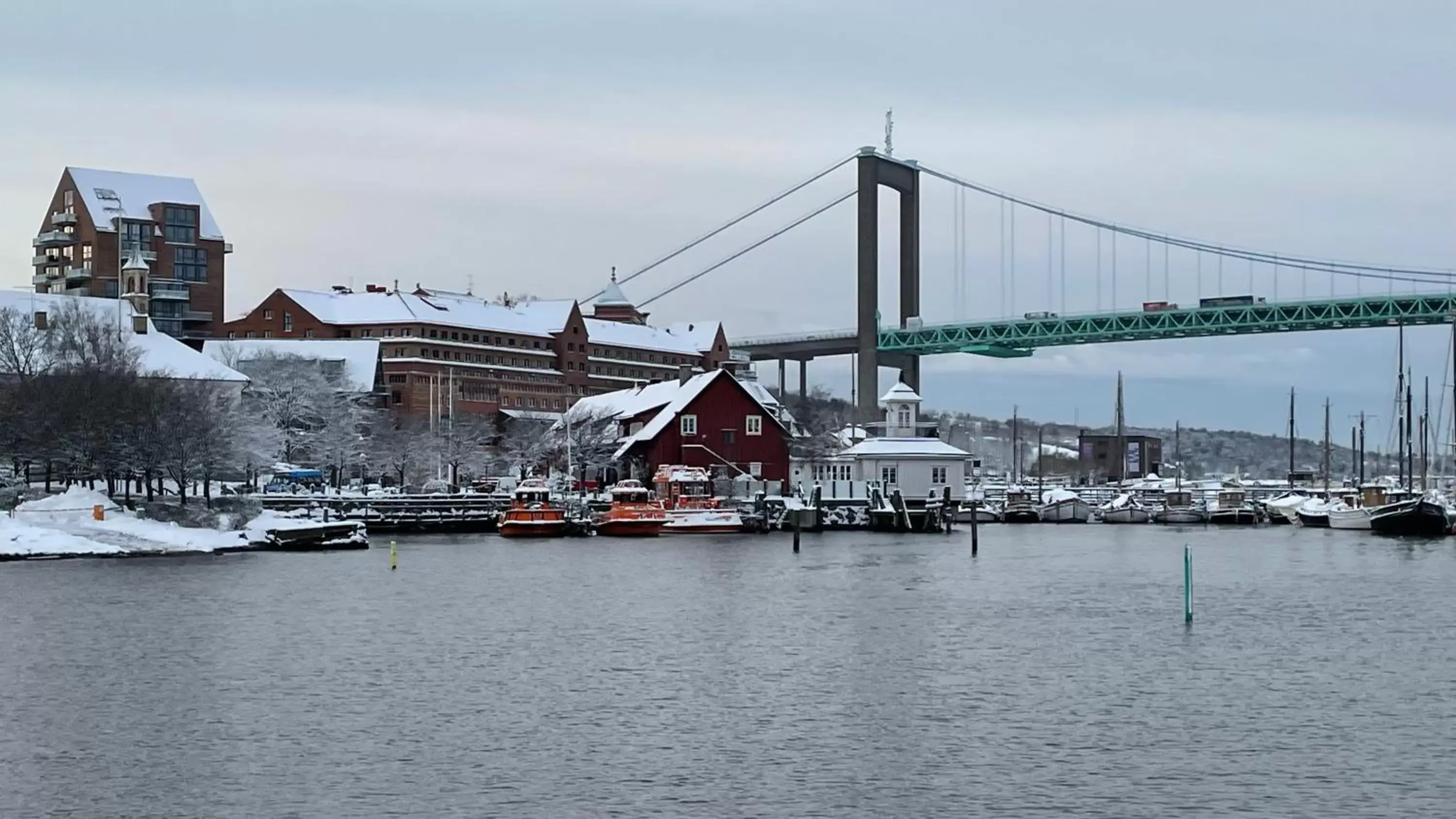 Property building in Quality Hotel Waterfront Property building in Quality Hotel Waterfront