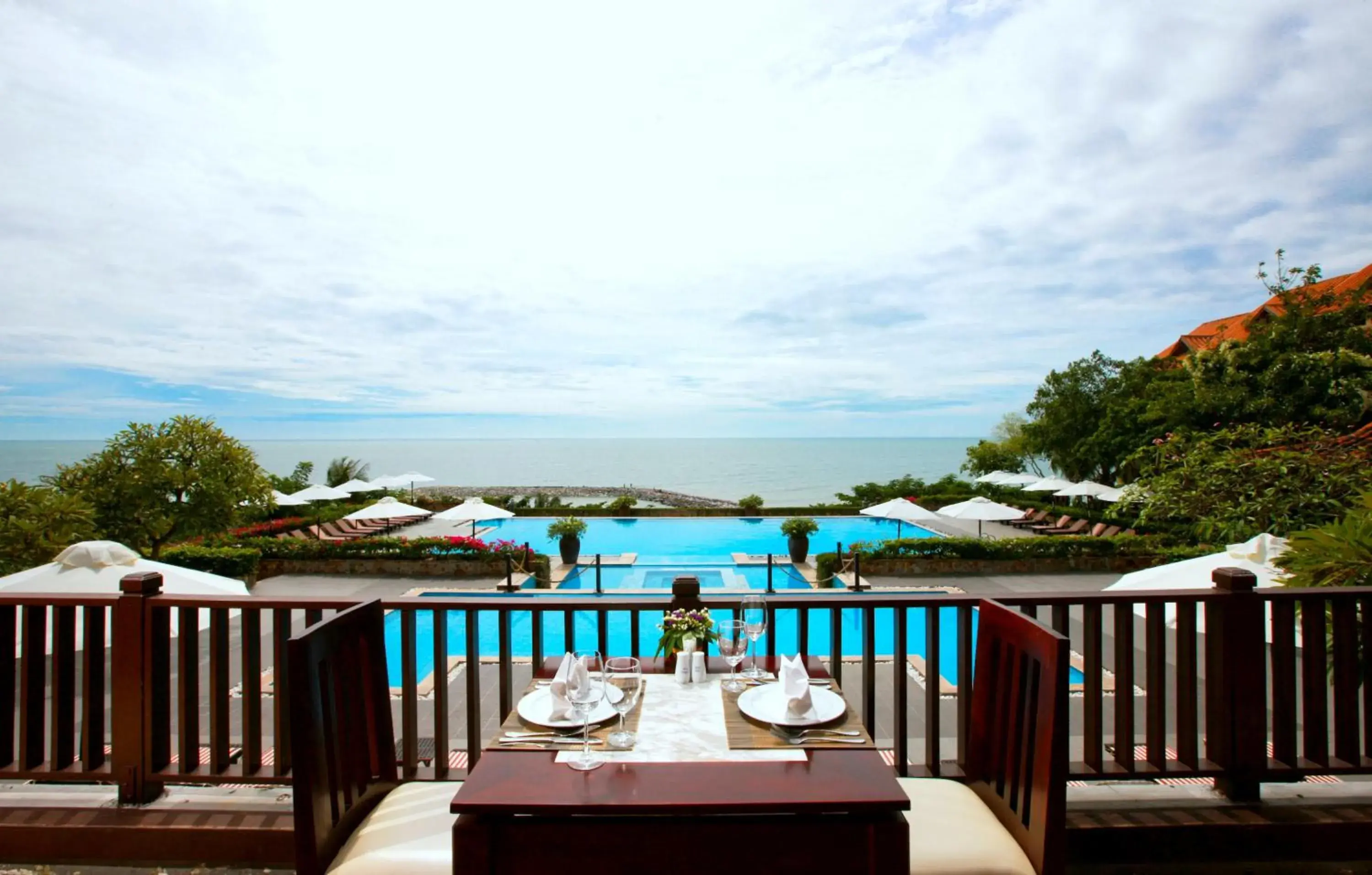 Restaurant/places to eat, Pool View in Romana Resort & Spa