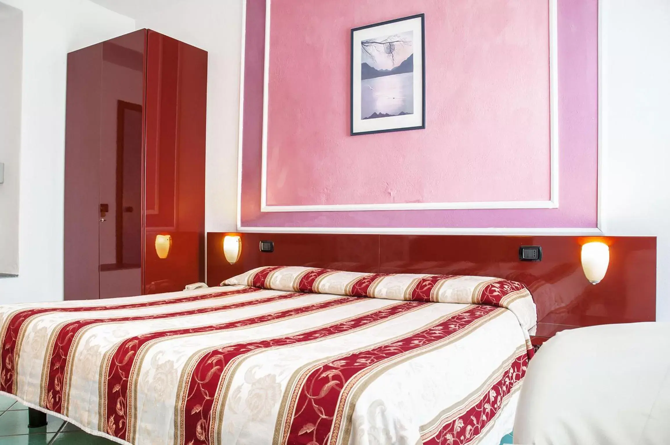 Shower, Bed in Hotel Annabelle Shower, Bed in Hotel Annabelle