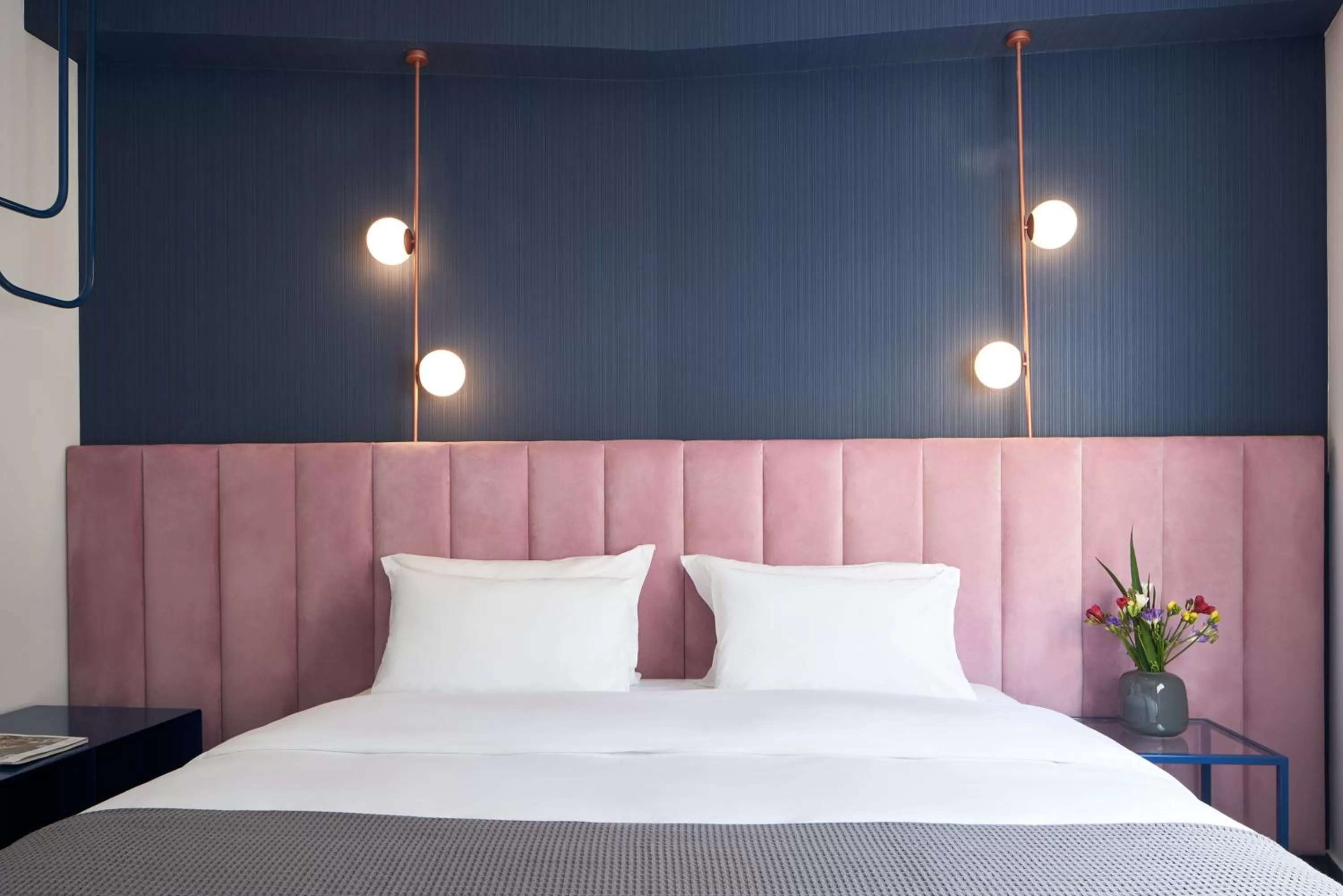 Photo of the whole room, Bed in Athens4