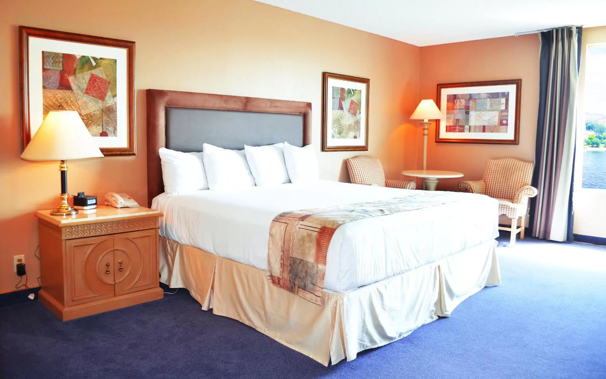 Bedroom, Bed in Laughlin River Lodge Bedroom, Bed in Laughlin River Lodge