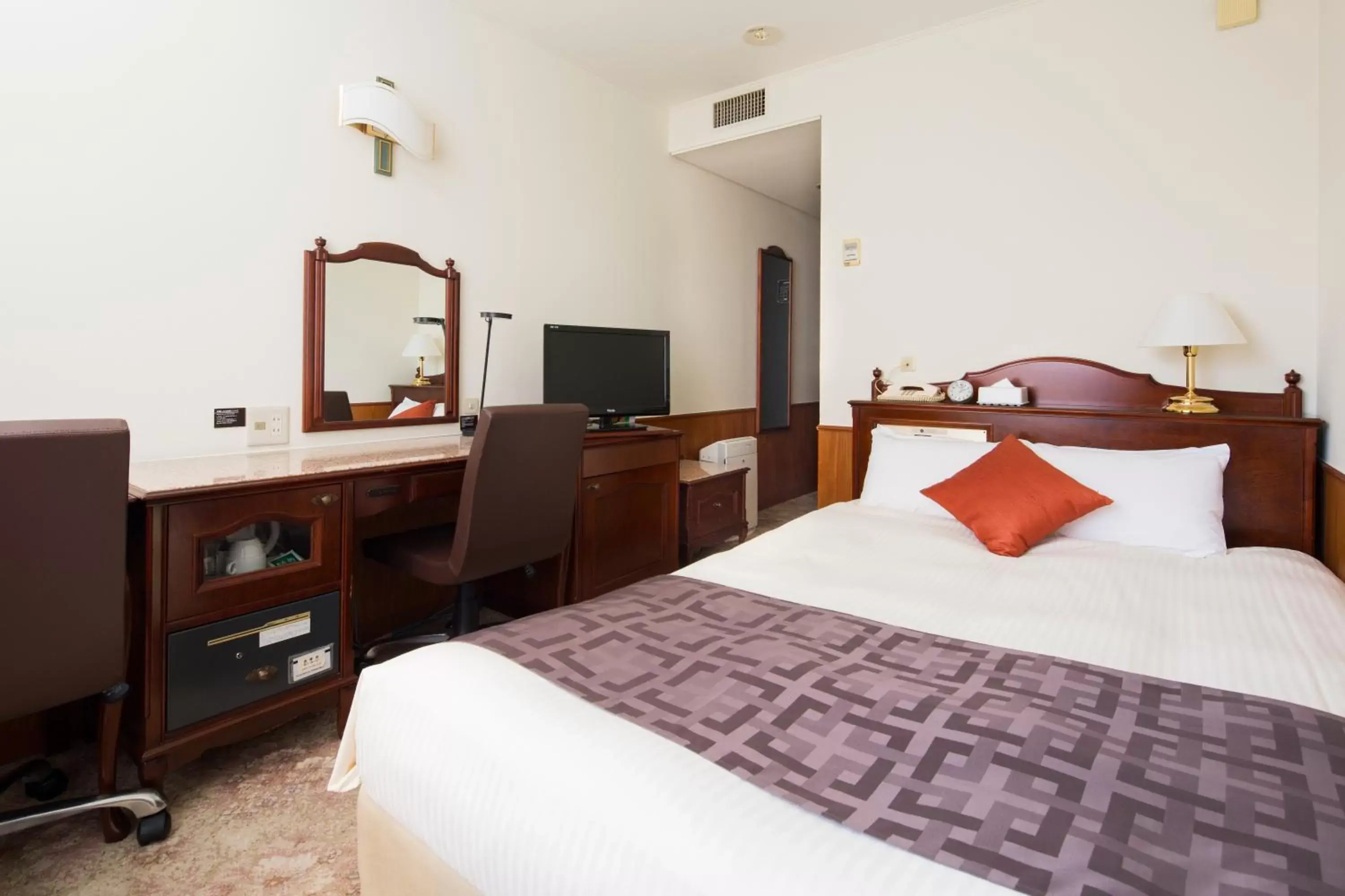 TV and multimedia, Bed in Premier Hotel -CABIN- Obihiro