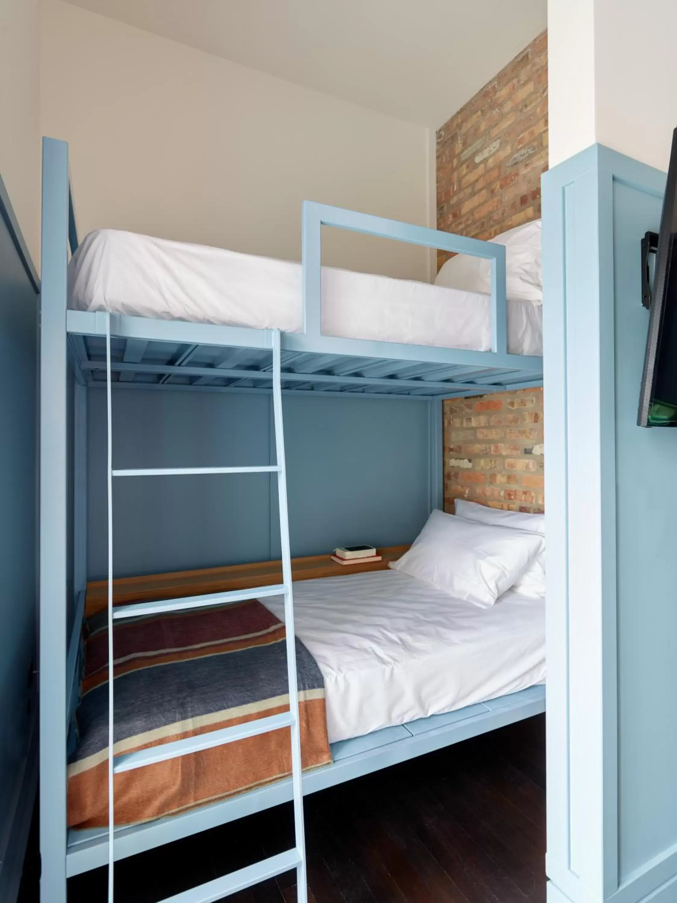 Bunk Bed in The Chicago Hotel Collection Wrigleyville