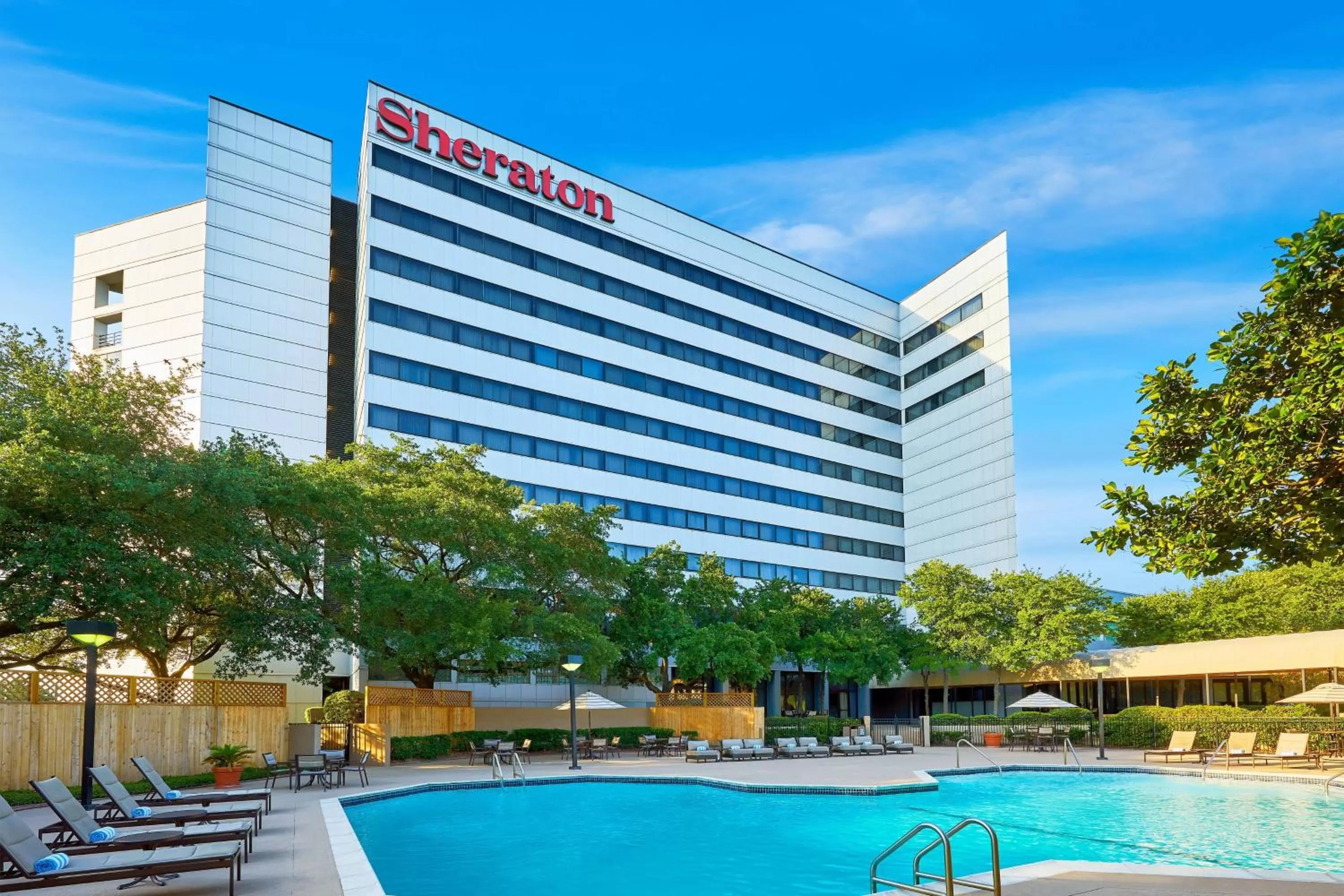 Swimming pool in Sheraton North Houston at George Bush Intercontinental