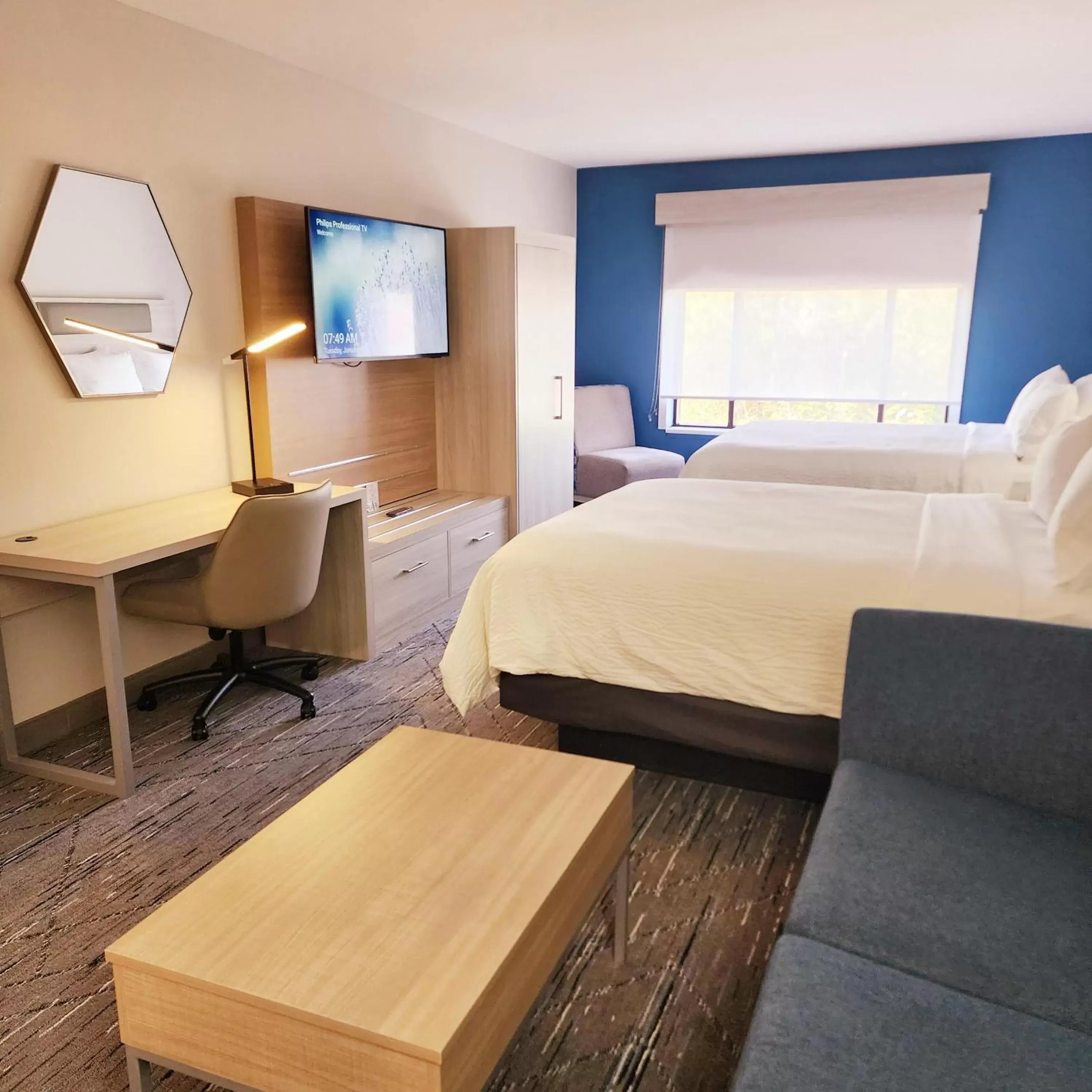 Bed in Holiday Inn Express & Suites Lexington, an IHG Hotel