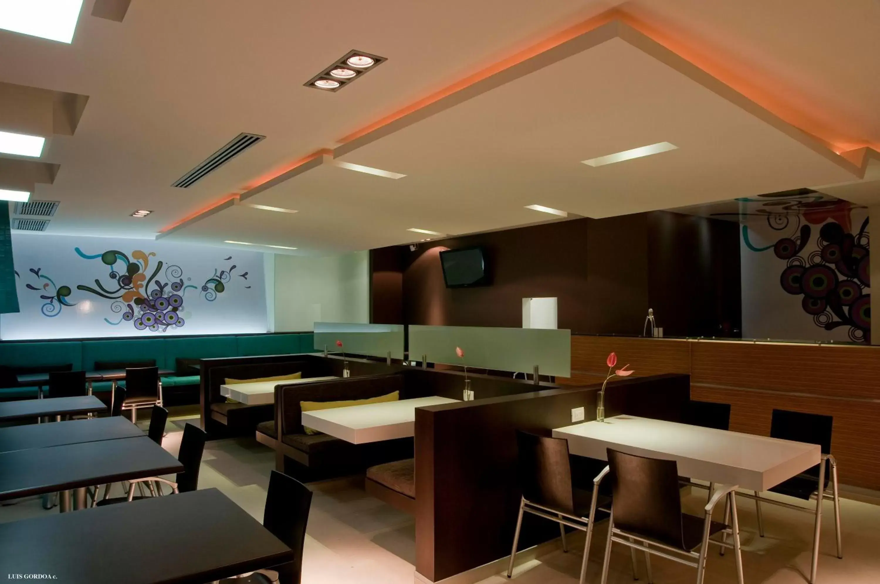 Restaurant/Places to Eat in Nu Hotel