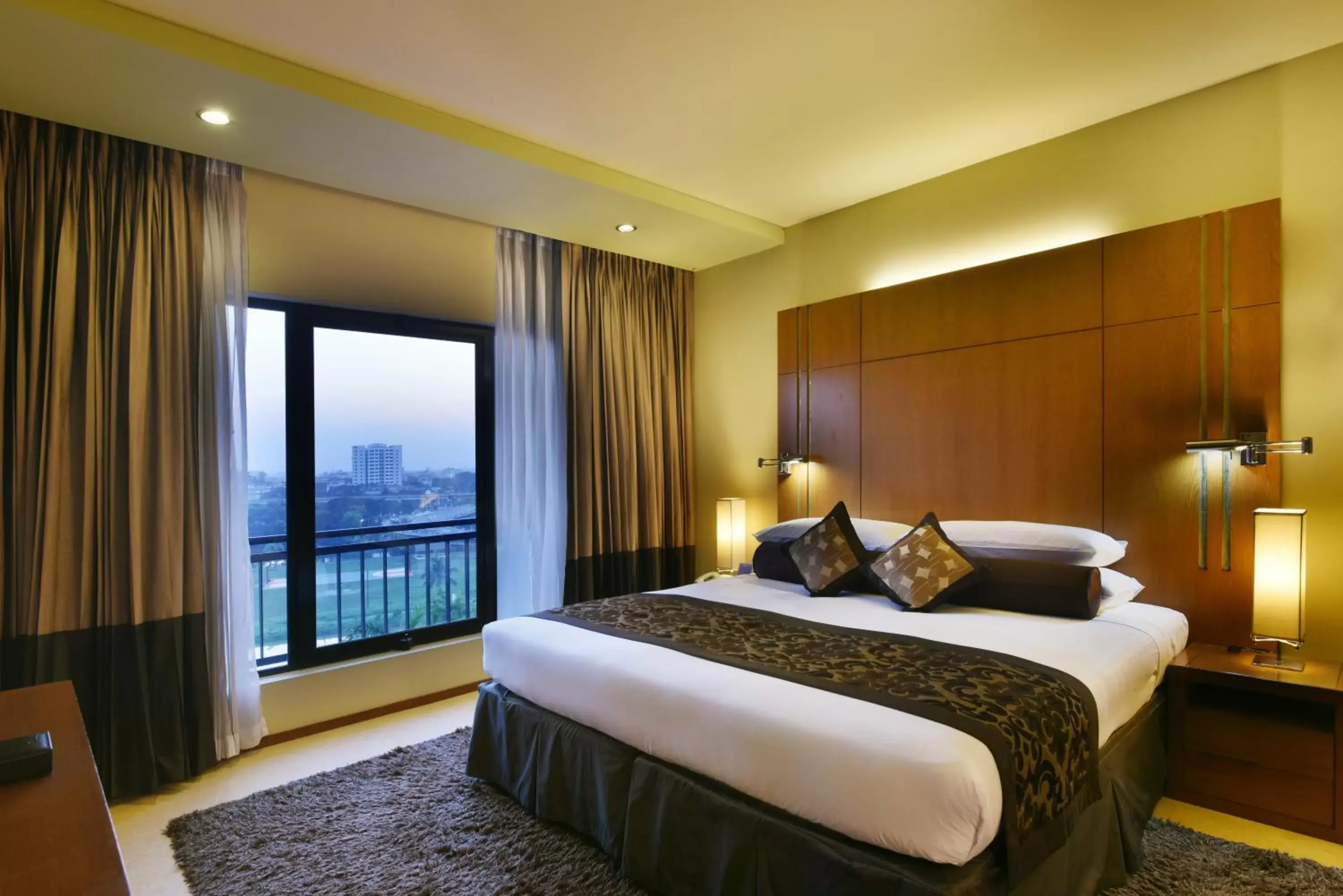 Bed in Radisson blu Dhaka Water Garden