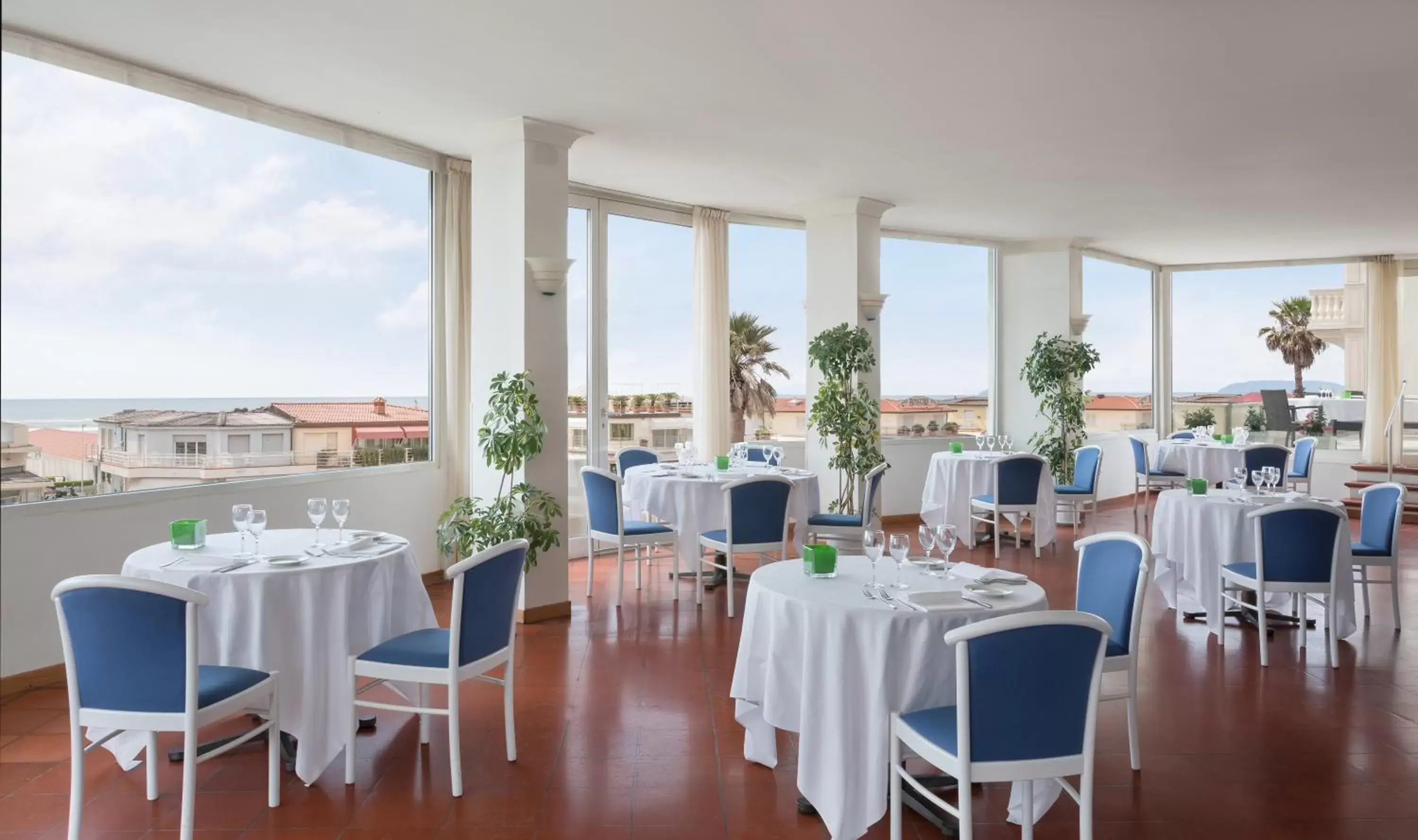 Restaurant/places to eat in Hotel Sina Astor Restaurant/places to eat in Hotel Sina Astor