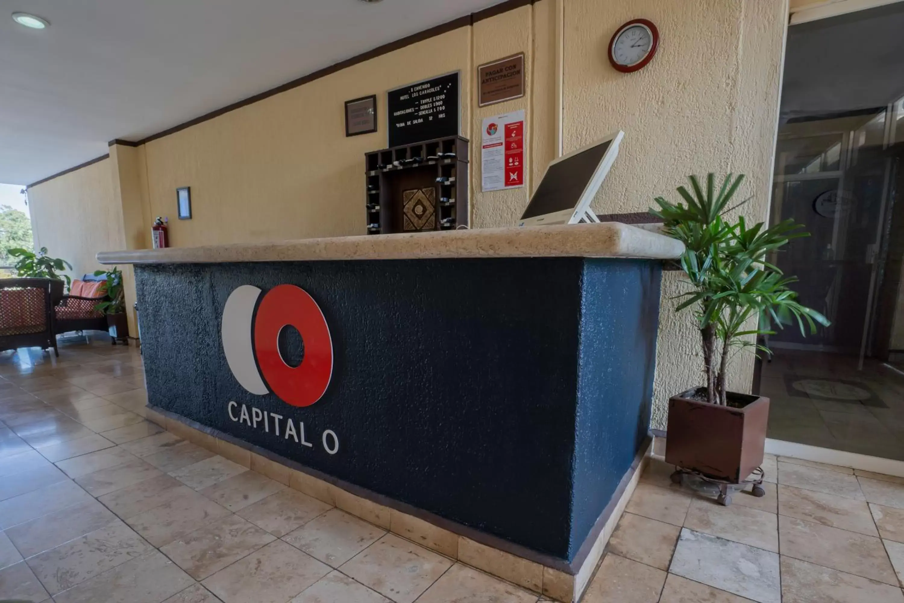 Lobby or reception in Capital O Hotel Los Caracoles, Acapulco