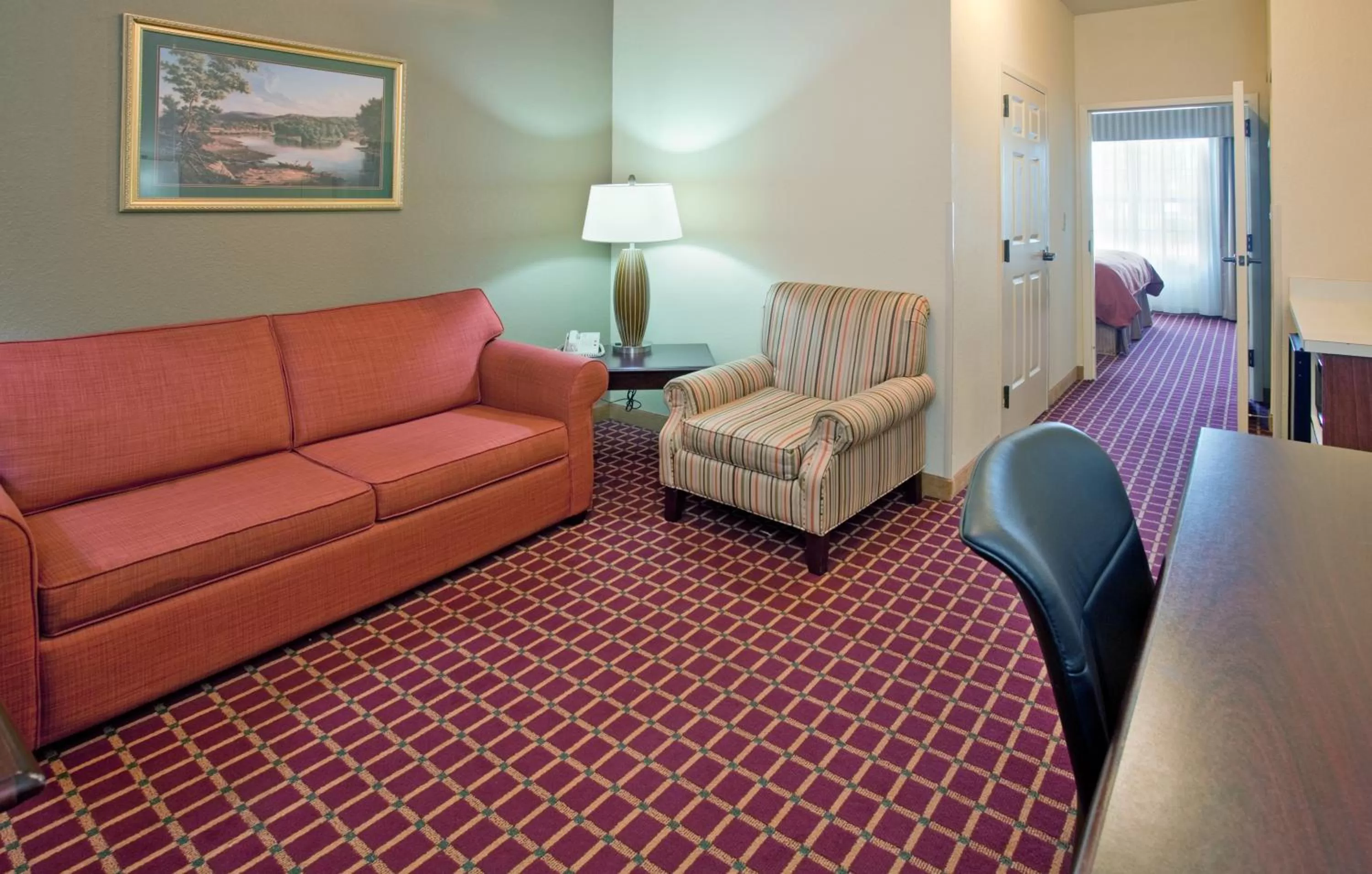 Living room in Country Inn & Suites by Radisson, Columbia, SC