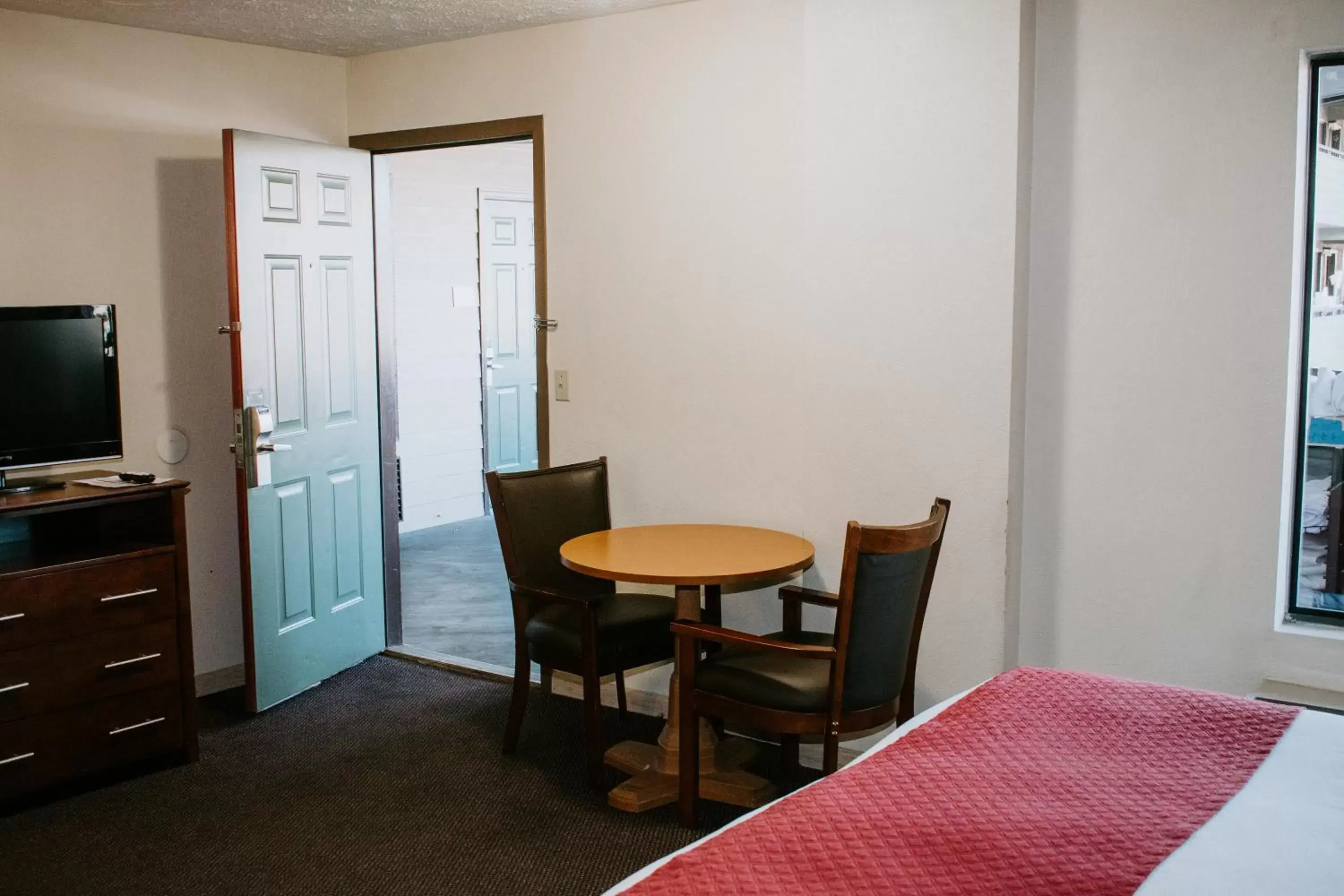 Seating area, Dining Area in Days Inn By Wyndham Pigeon Forge South