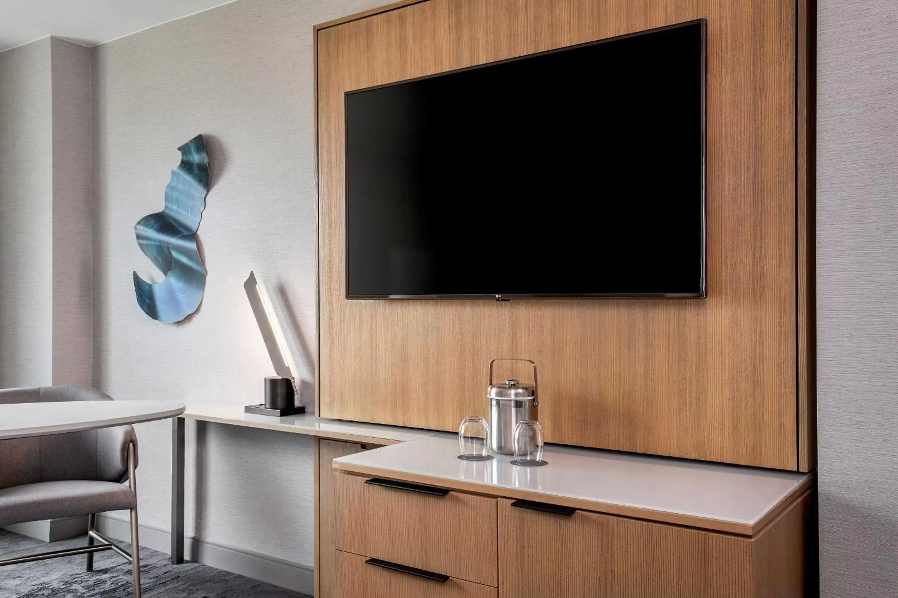 Photo of the whole room, TV/Entertainment Center in The Westin Annapolis