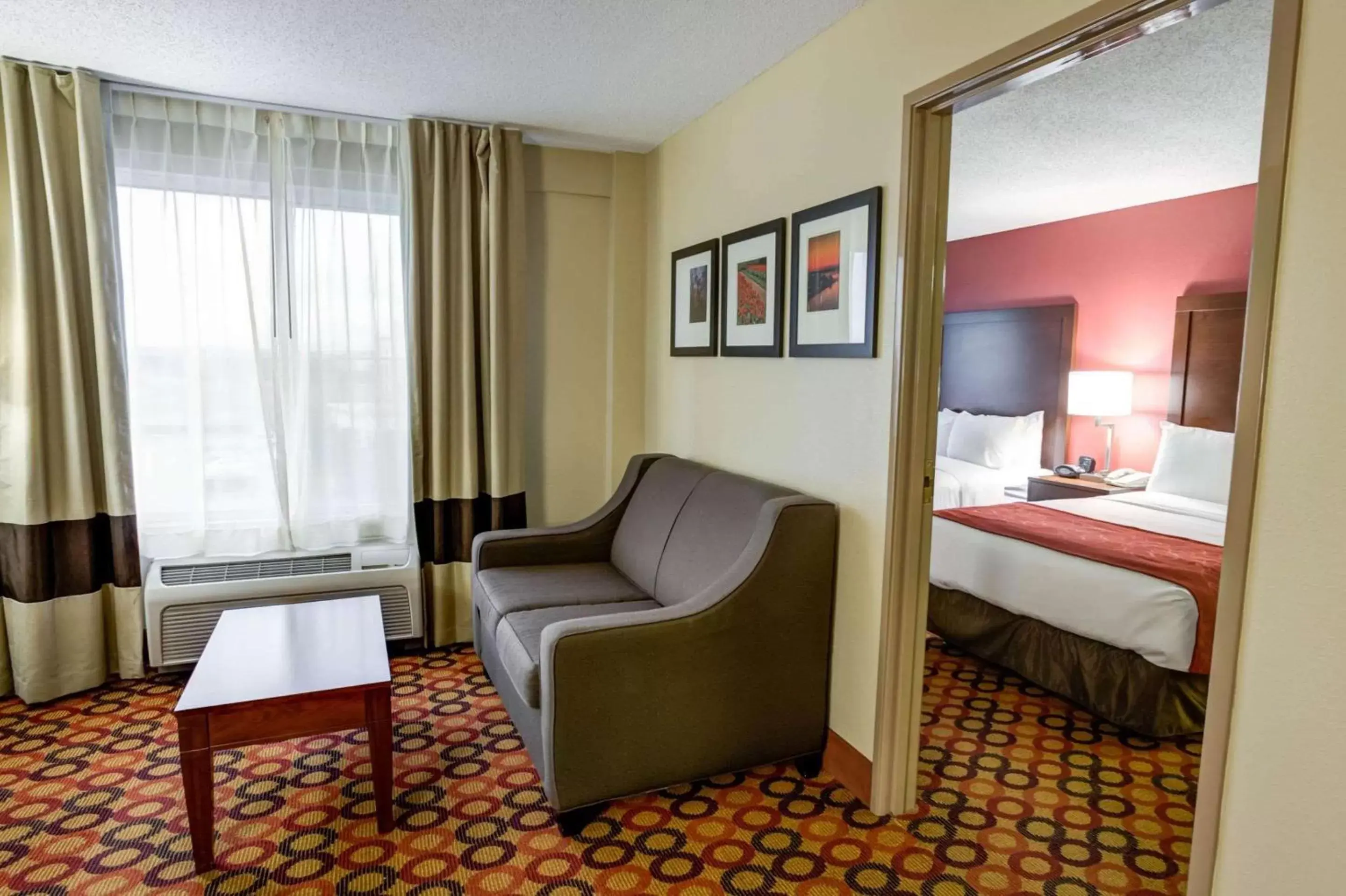 Living room, Seating Area in Comfort Suites Concord Mills