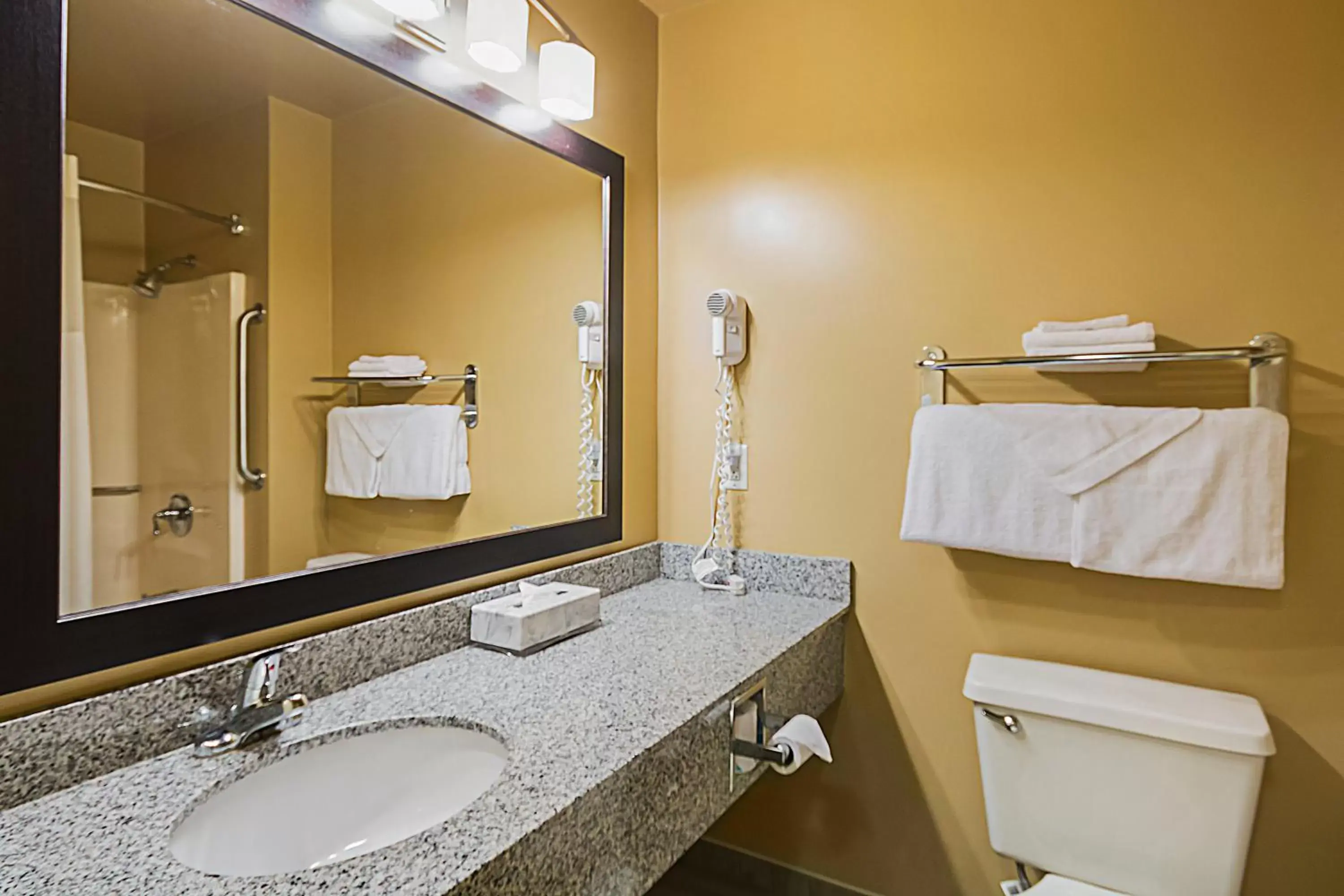 Standard 2 Doubles Non Smoking in Quality Inn Fairmont Standard 2 Doubles Non Smoking in Quality Inn Fairmont