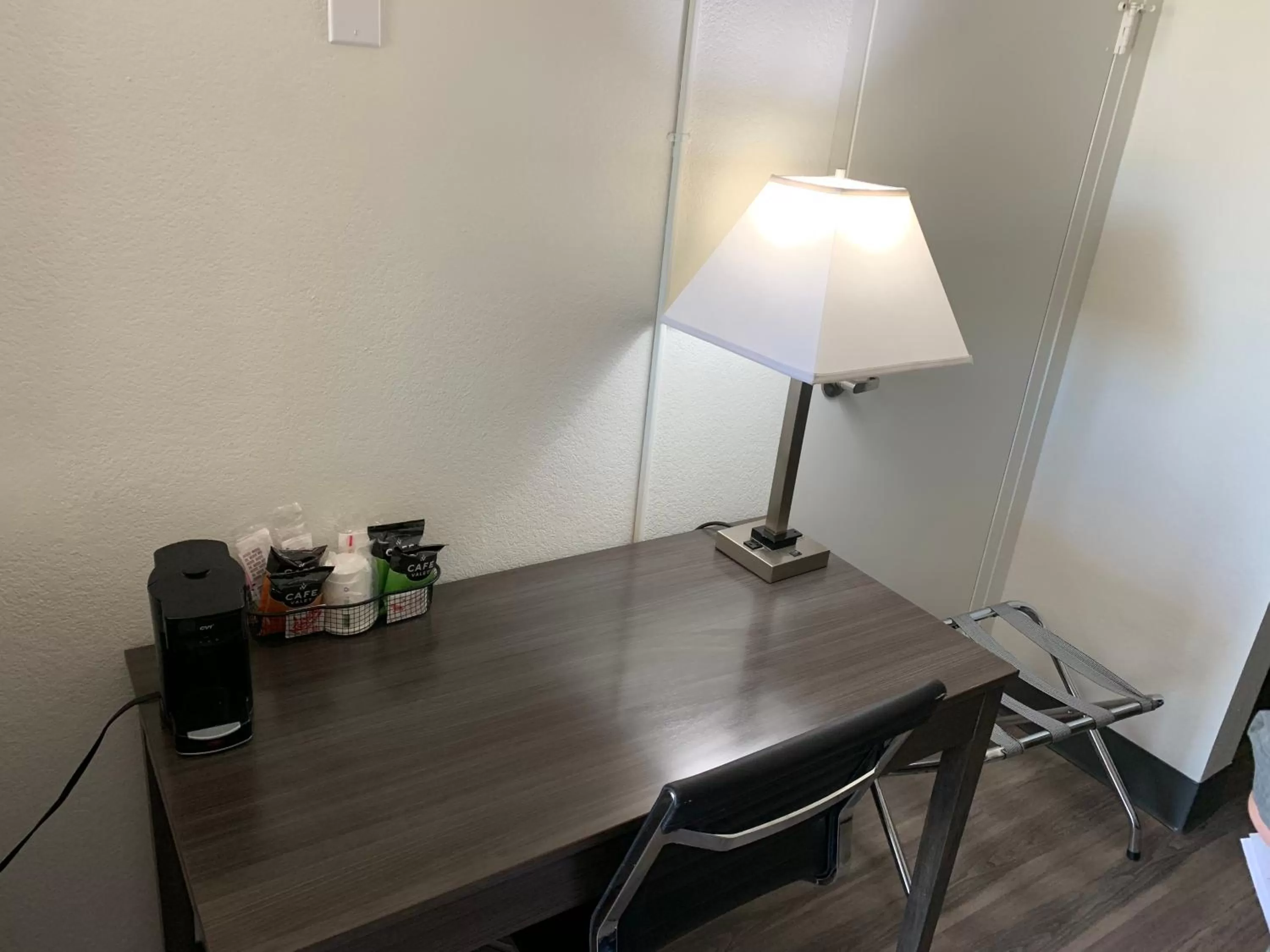 Coffee/tea facilities in Ramada by Wyndham North Platte