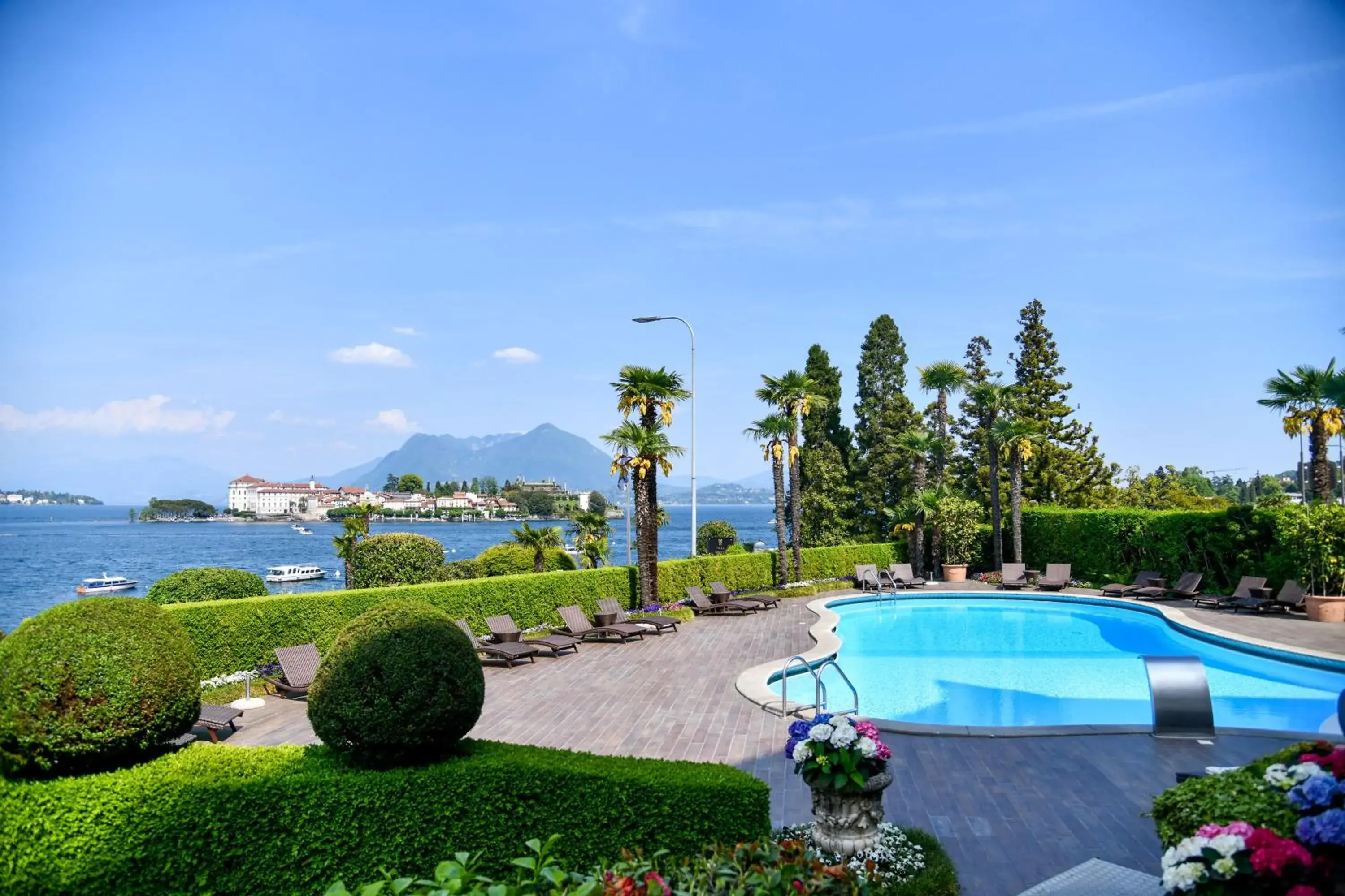 Swimming Pool in Hotel Villa E Palazzo Aminta