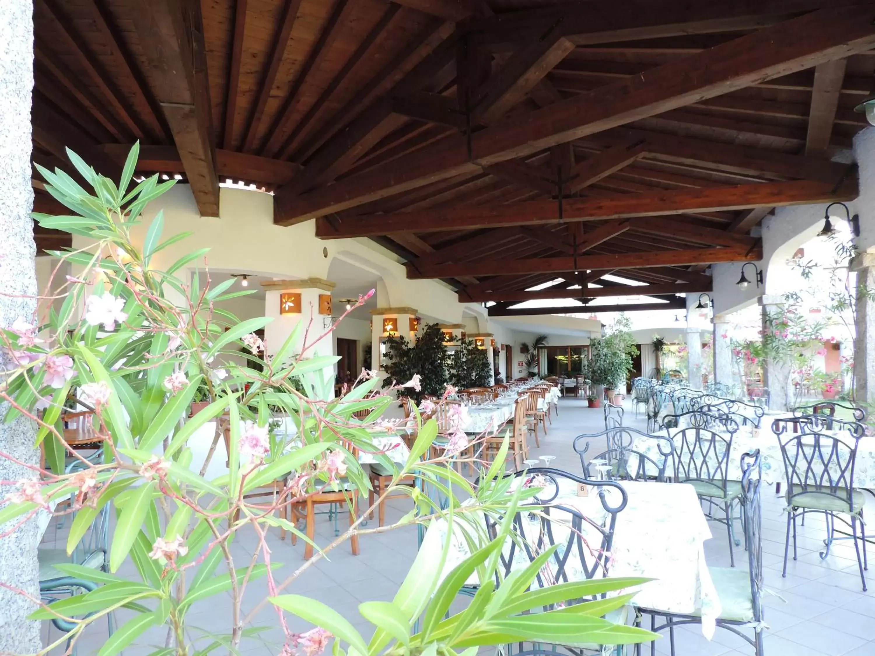 Restaurant/places to eat, Patio/Outdoor Area in Hotel Domu Incantada