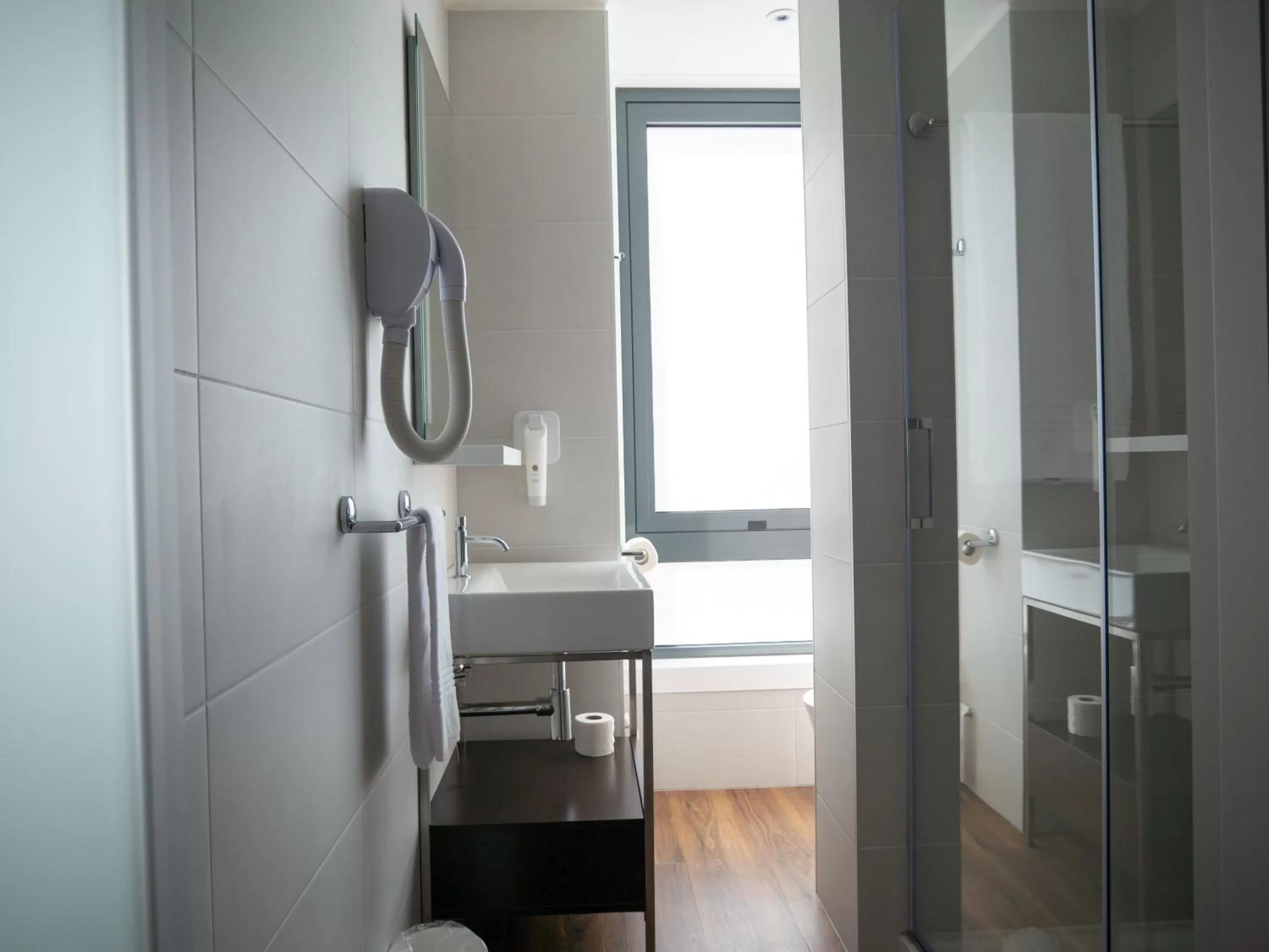 Shower in easyHotel Lisbon