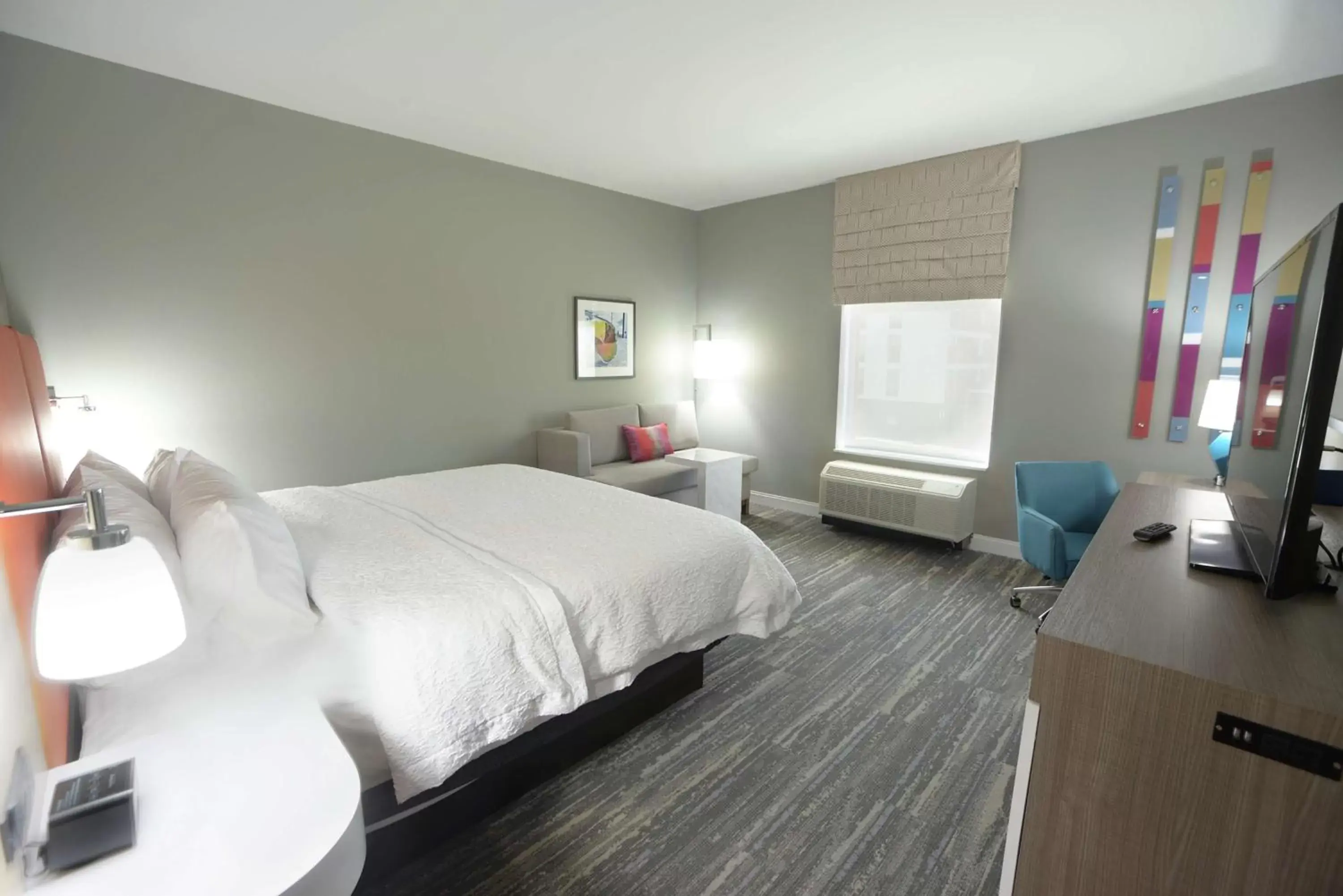 Bedroom in Hampton Inn & Suites Oklahoma City/Quail Springs