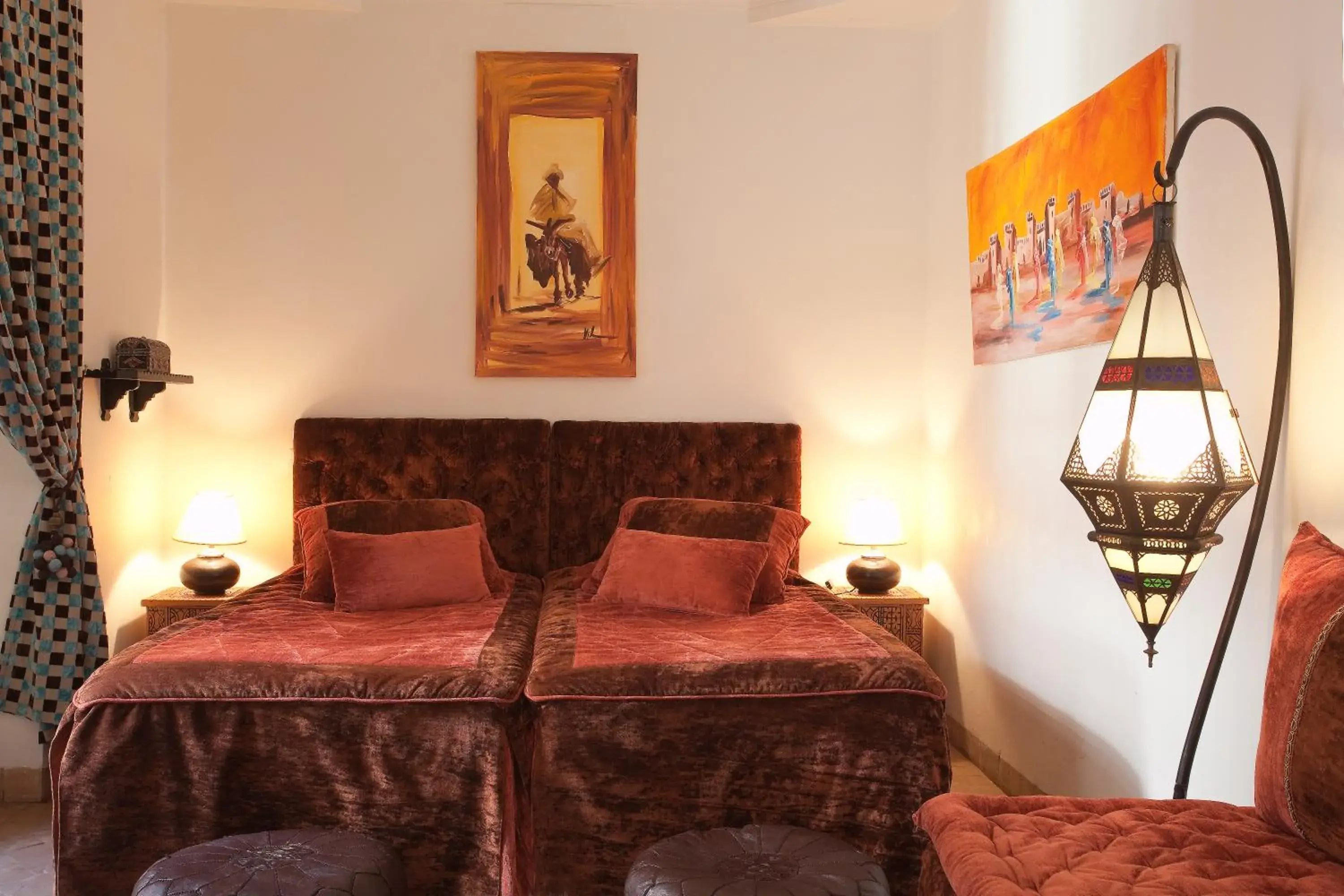 Photo of the whole room, Bed in Riad Aubrac