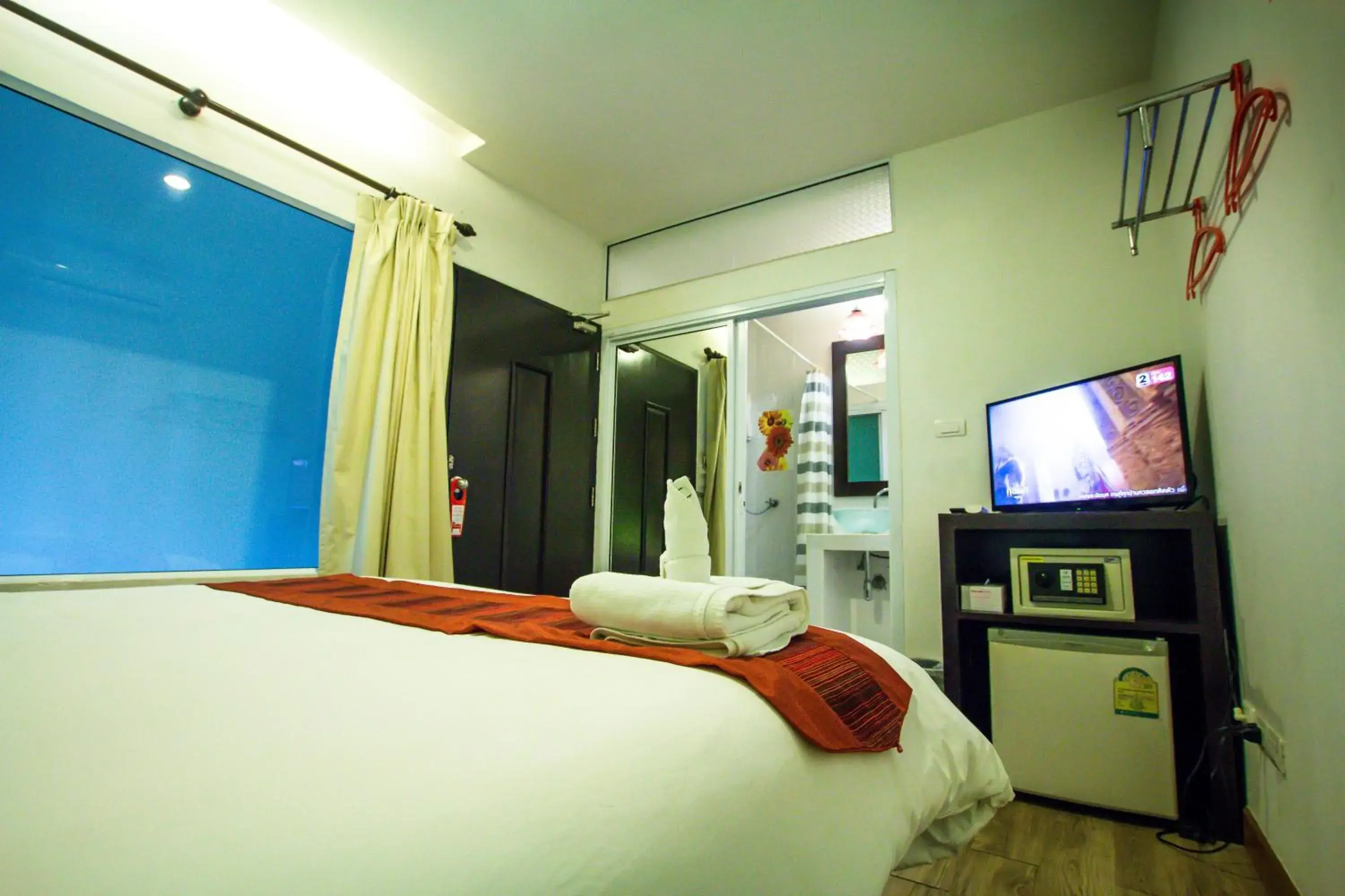 TV and multimedia in Queen Boutique Hotel