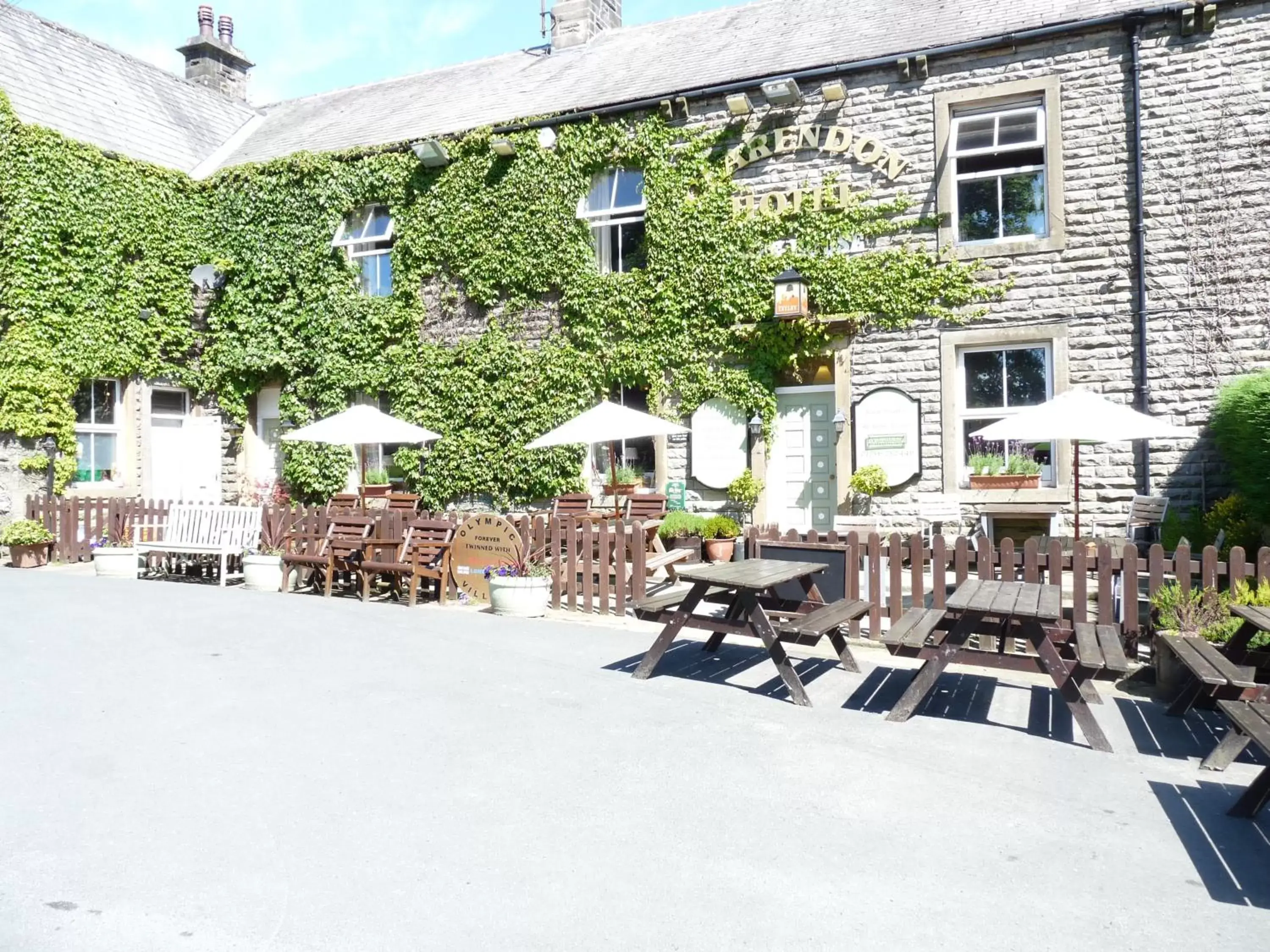 Property Building in The Clarendon Country Pub with rooms