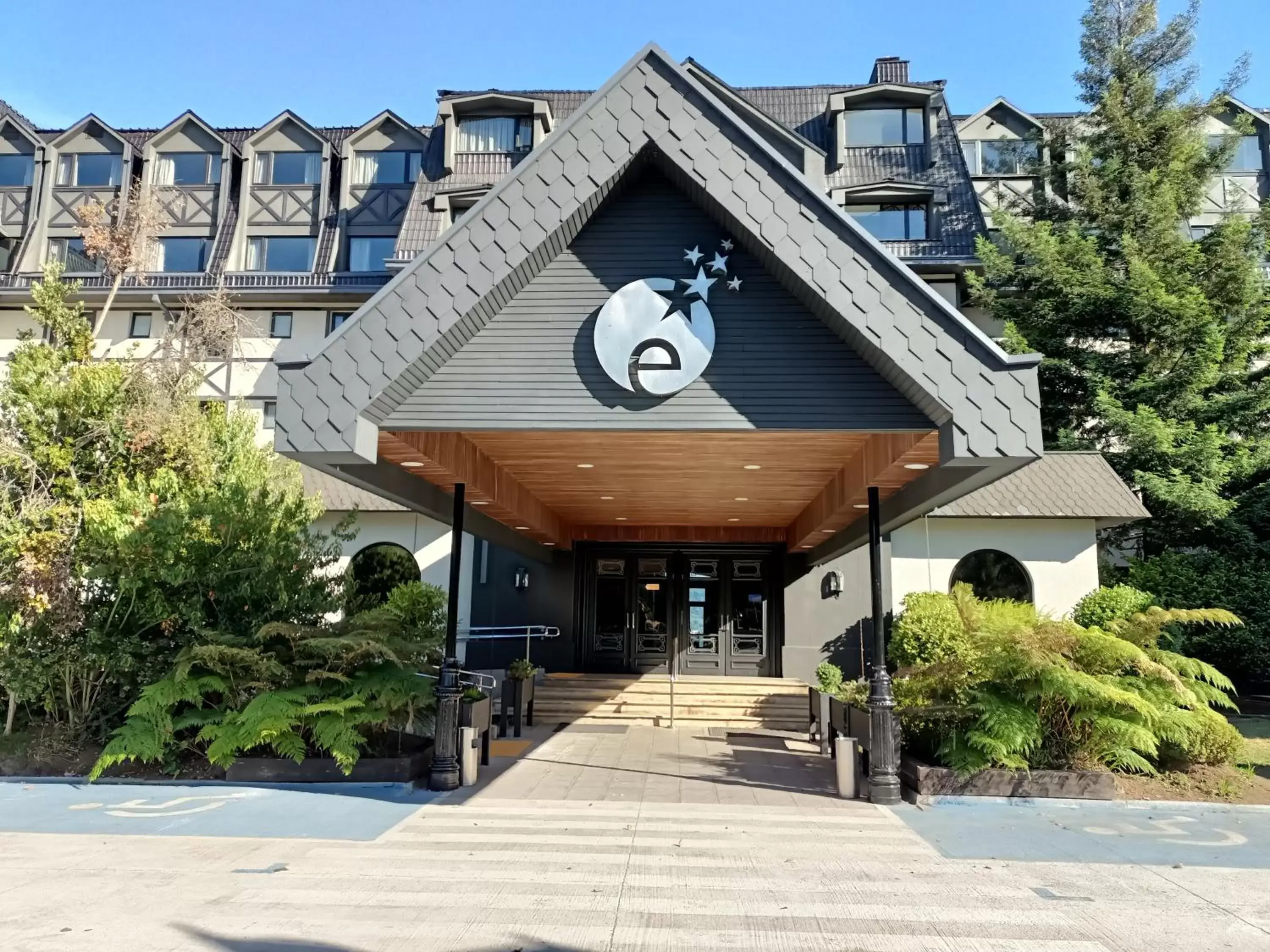 Facade/entrance in Hotel Enjoy Pucón Facade/entrance in Hotel Enjoy Pucón