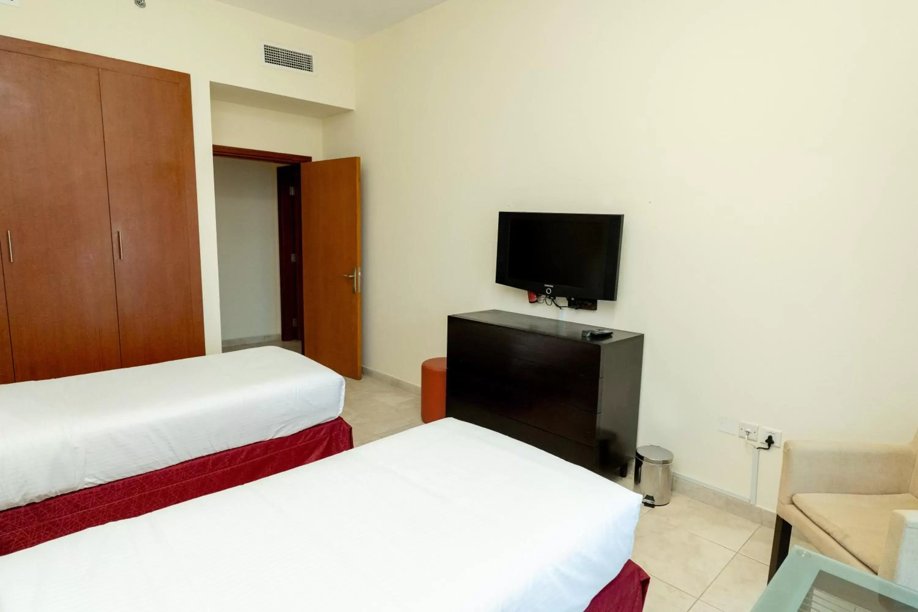 Photo of the whole room, Bed in Al Raya Hotel Apartments