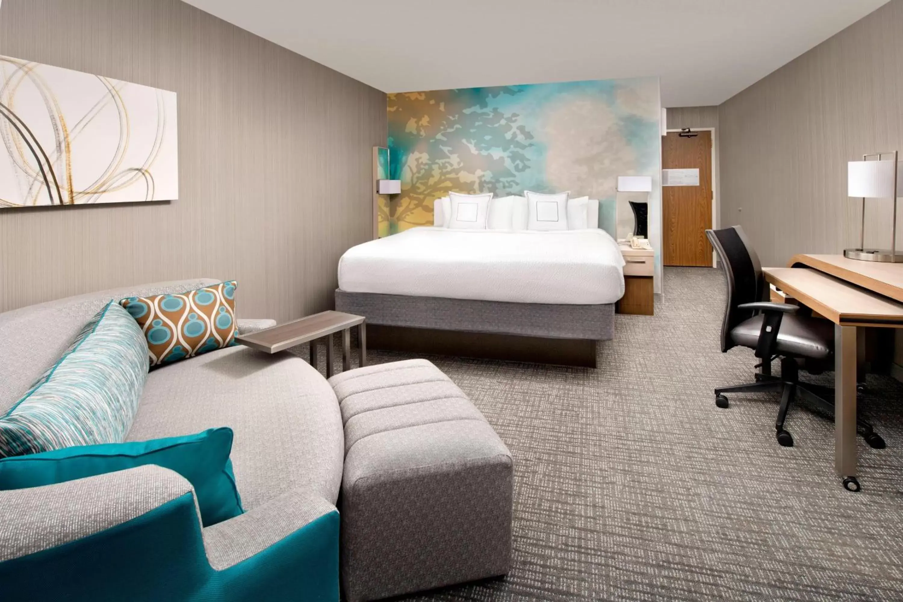 Photo of the whole room, Bed in Courtyard by Marriott Portland Hillsboro