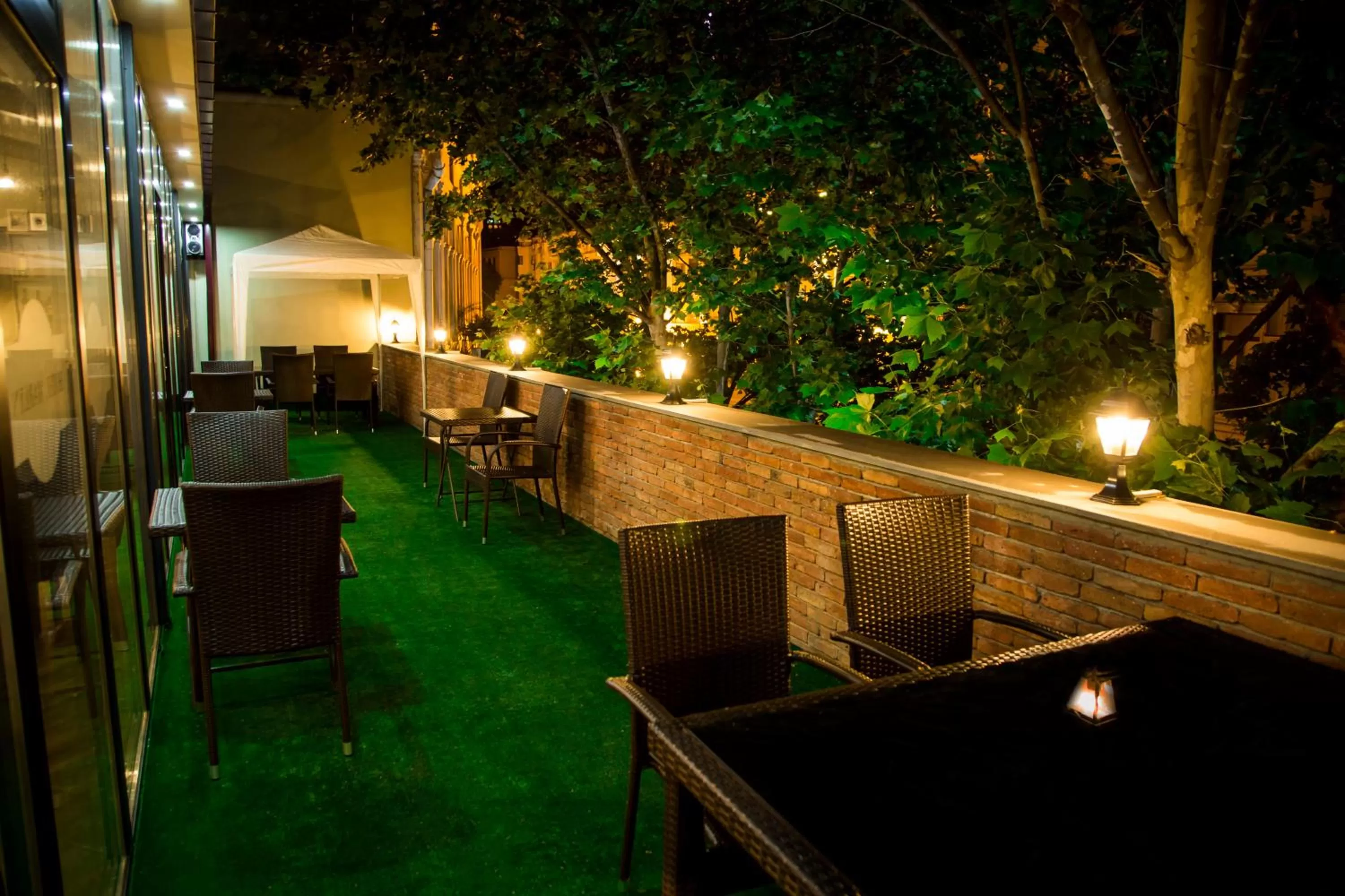 Restaurant/places to eat in Hotel Marlyn