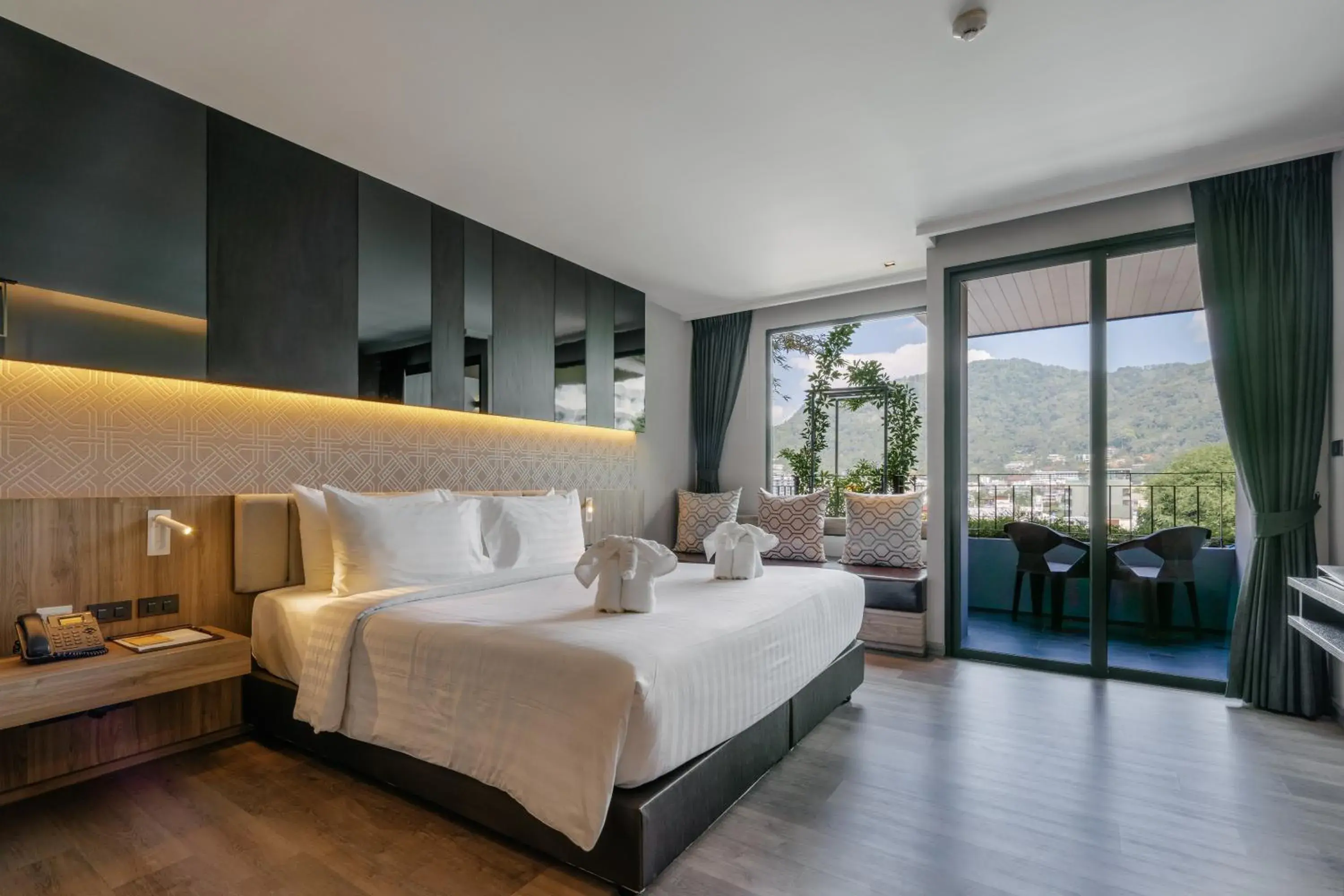 Bedroom in Rak Elegant Hotel Patong - SHA Extra Plus