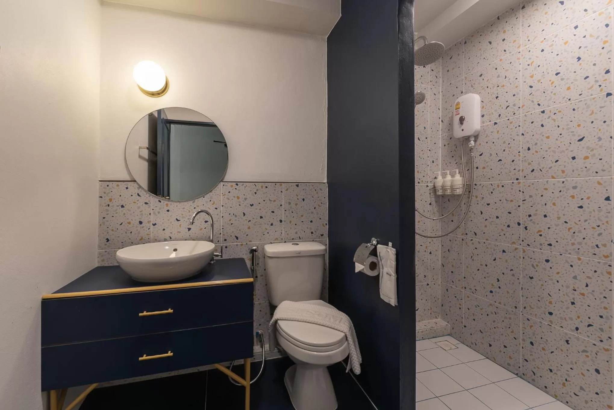 Toilet in The Mellow Pillow Hotel @ Chiang Mai Gate