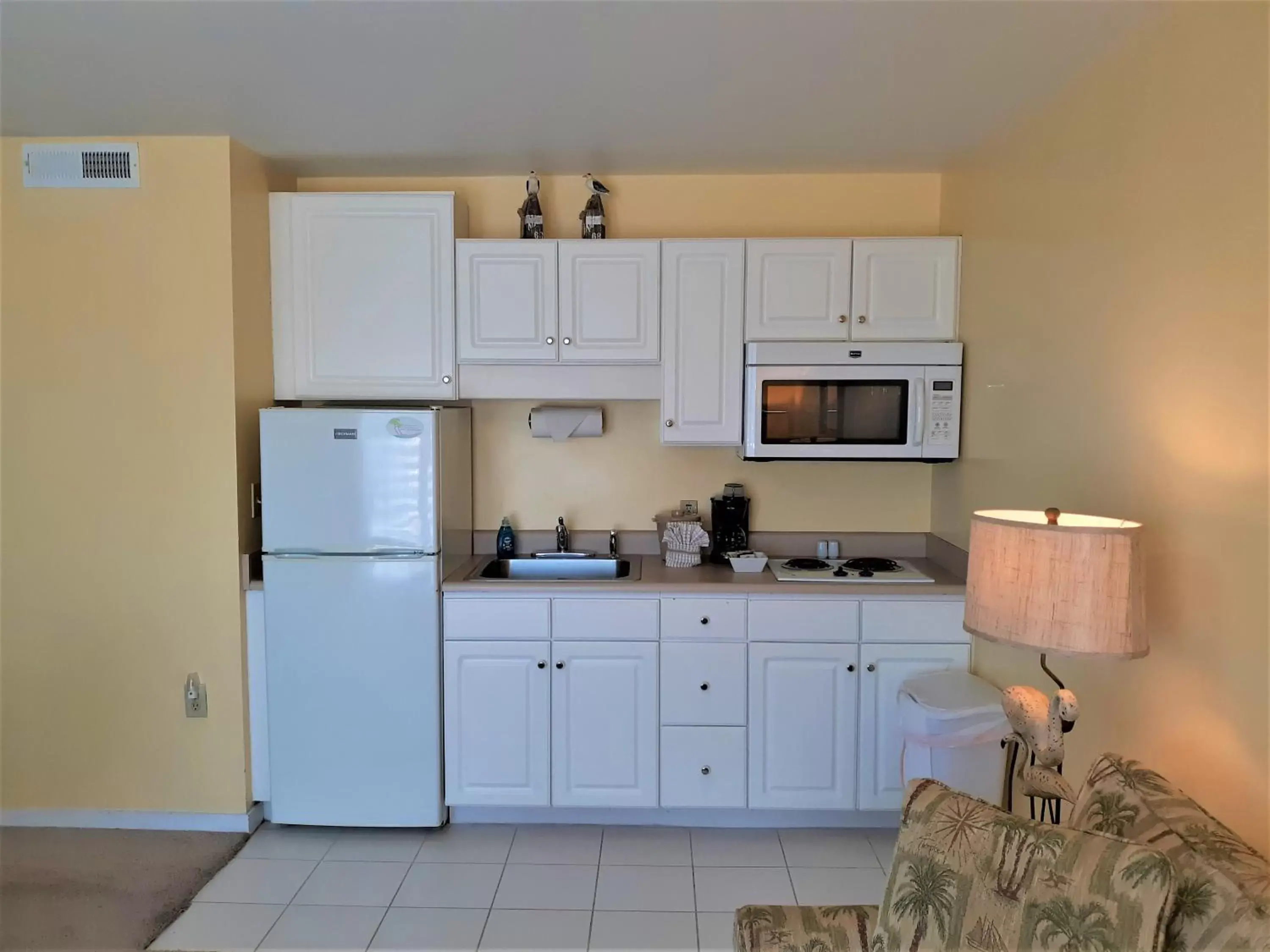 Kitchen or kitchenette, Kitchen/Kitchenette in Sandpeddler Inn and Suites