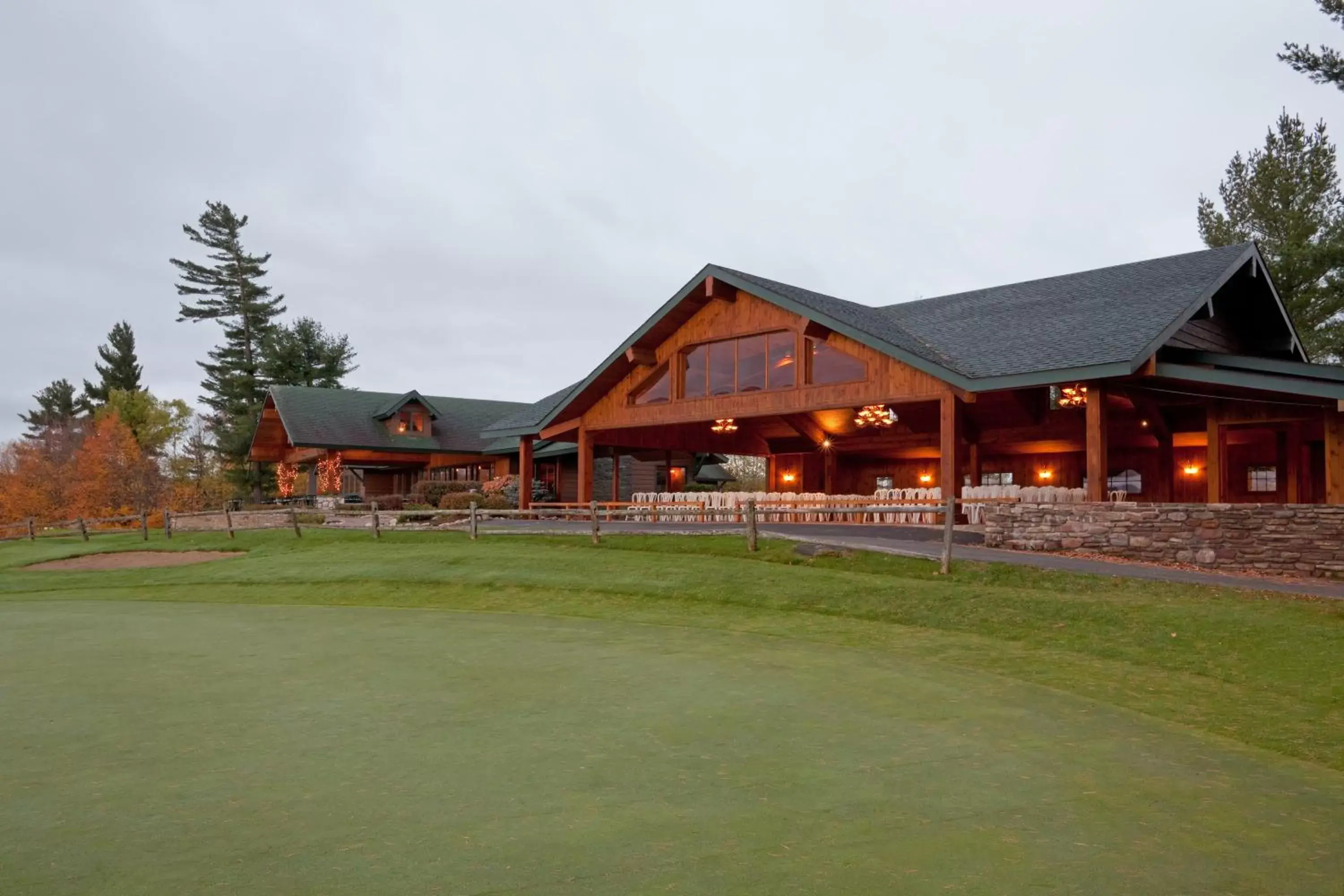 Restaurant/places to eat, Property Building in Crowne Plaza Lake Placid, an IHG Hotel