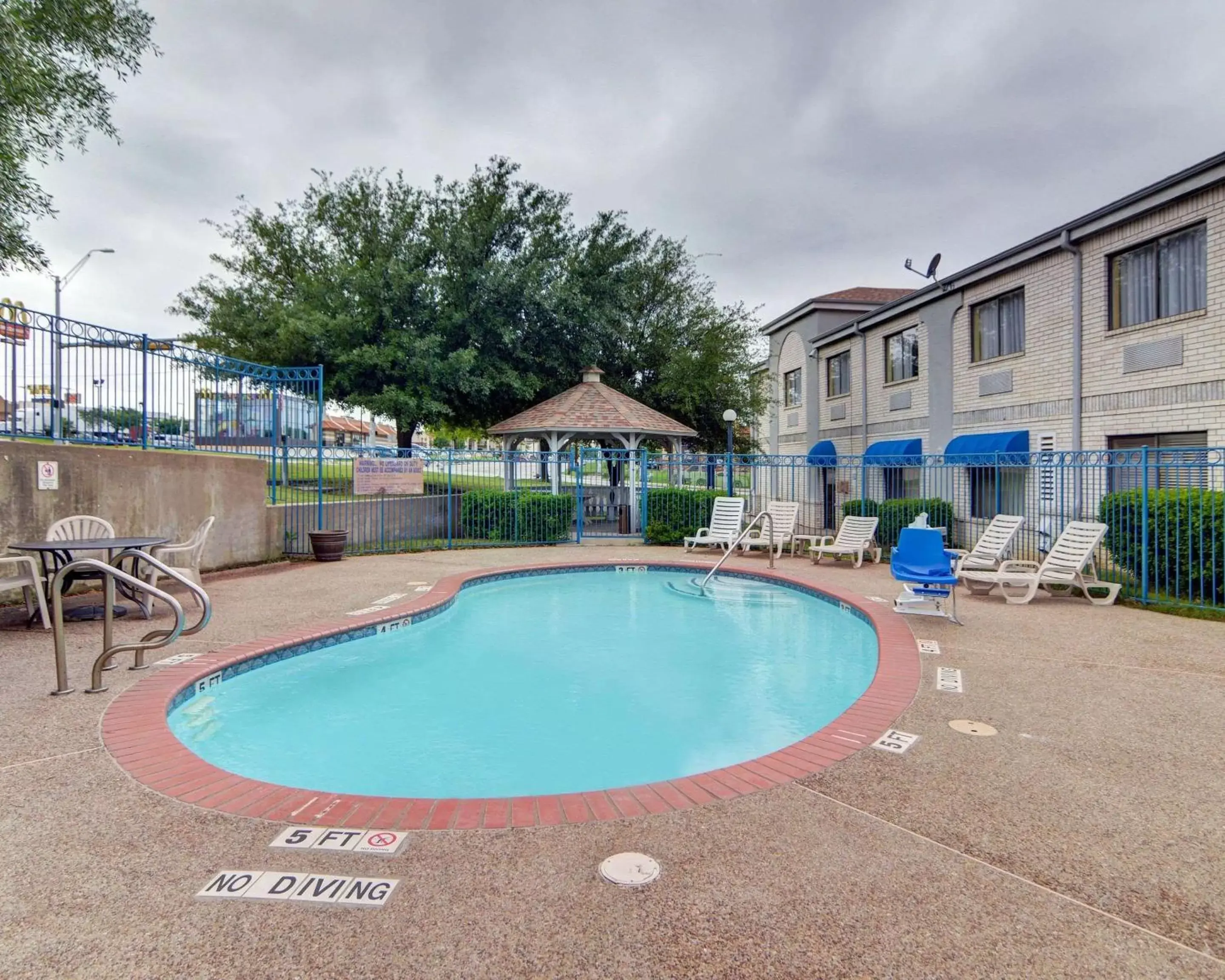 On site, Swimming Pool in Quality Inn & Suites Grand Prairie