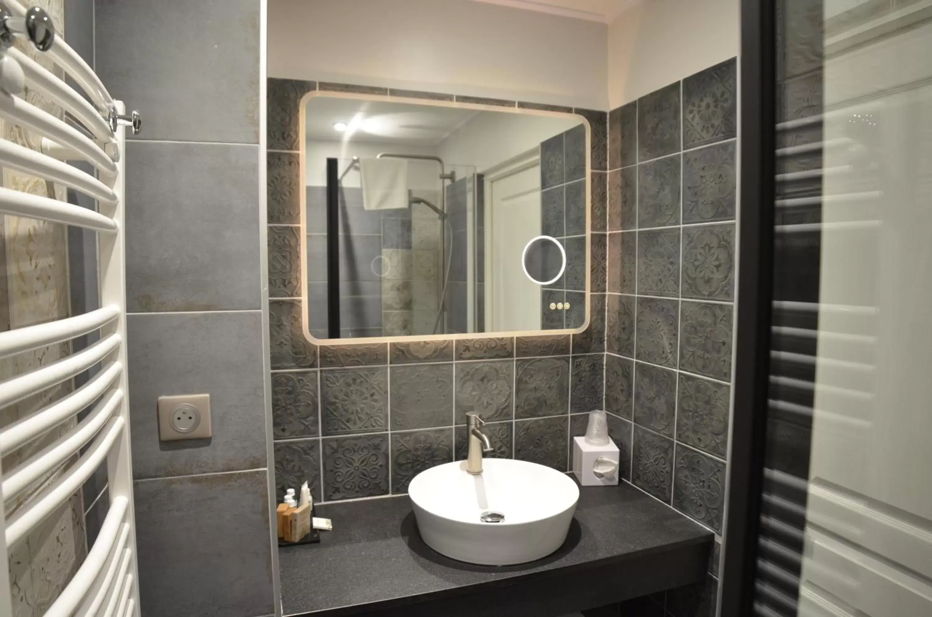 Bathroom in Villa Augeval Hôtel de charme & Spa