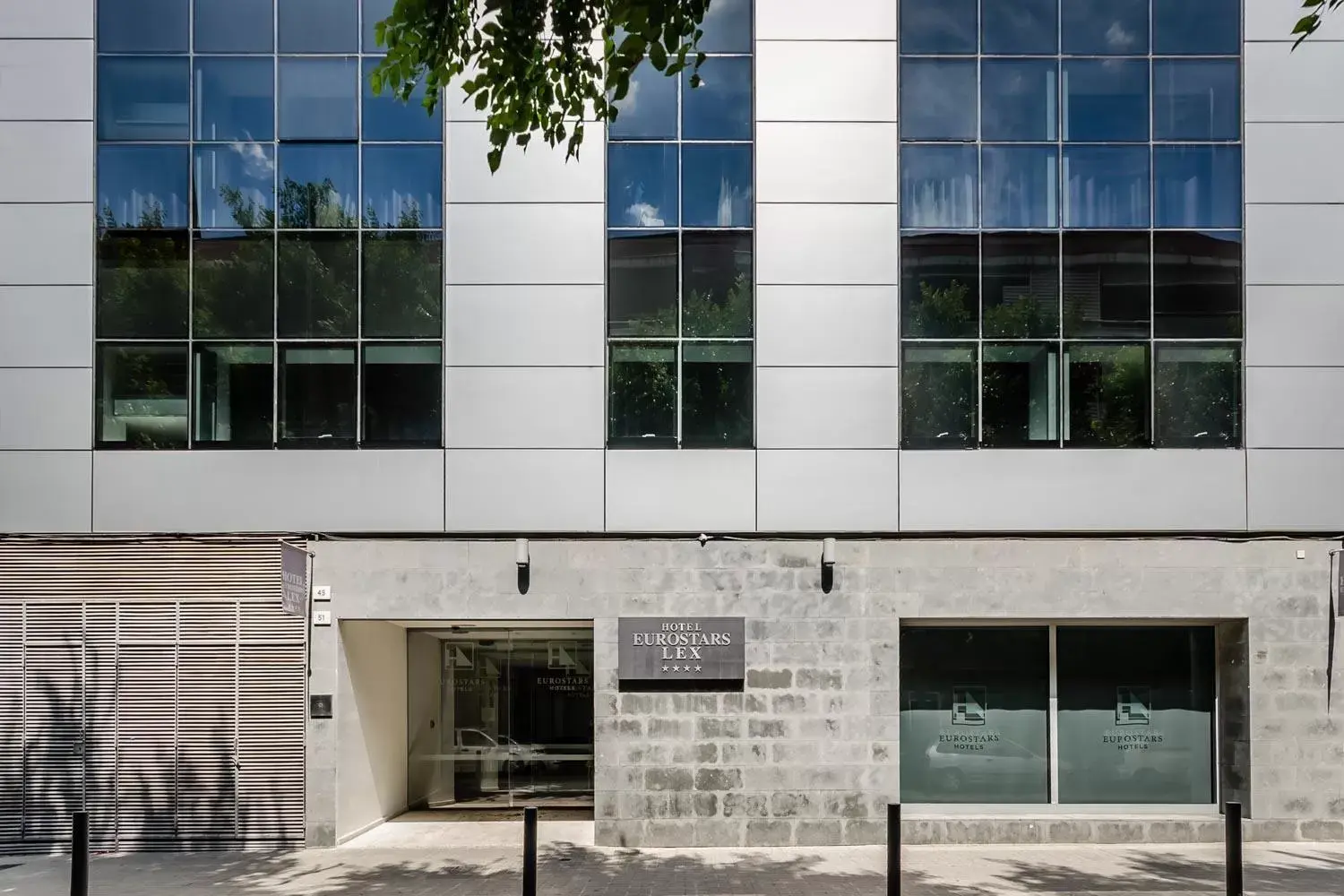 Facade/entrance in Ikonik Lex Facade/entrance in Ikonik Lex