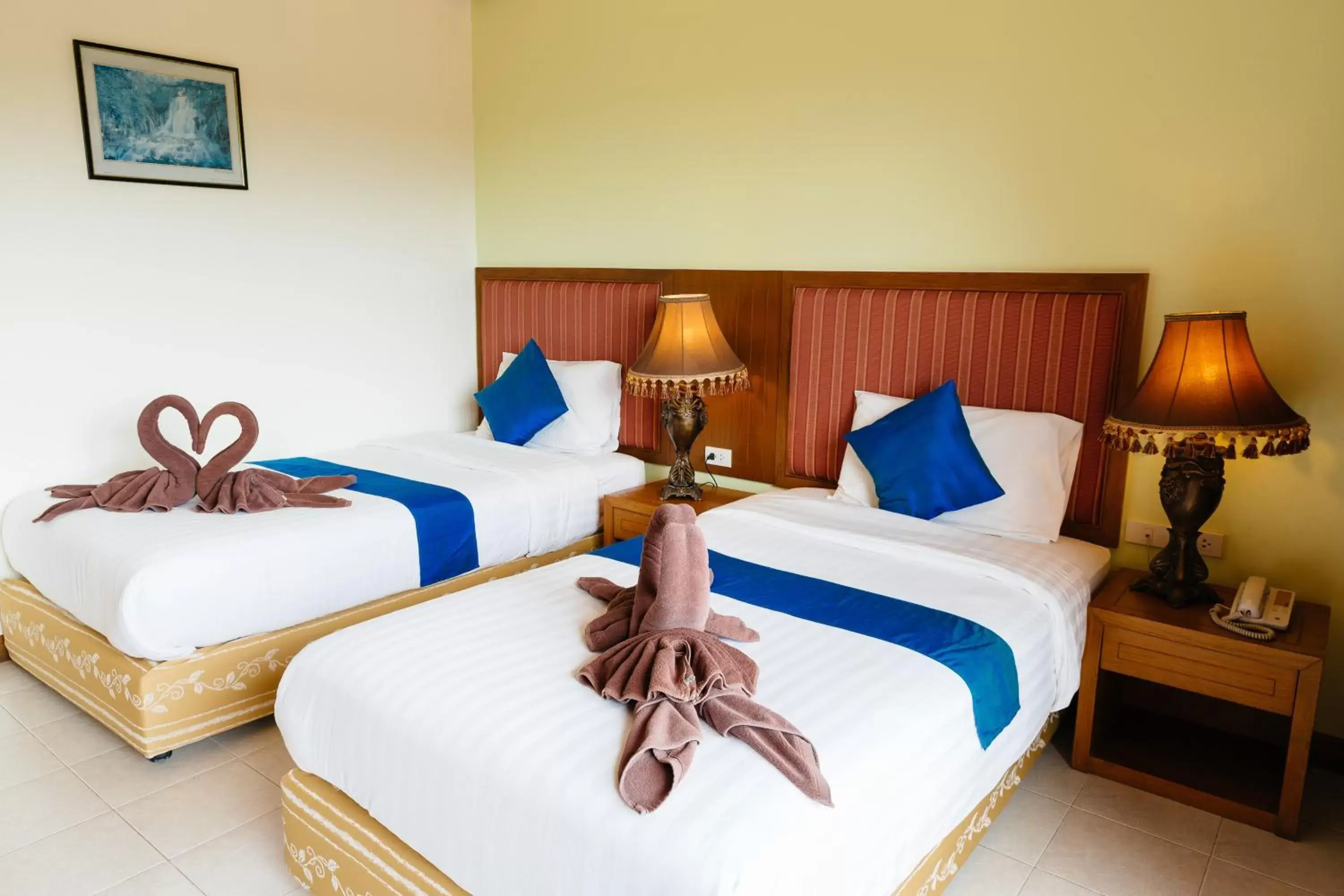 Bed in Thipurai Beach Hotel