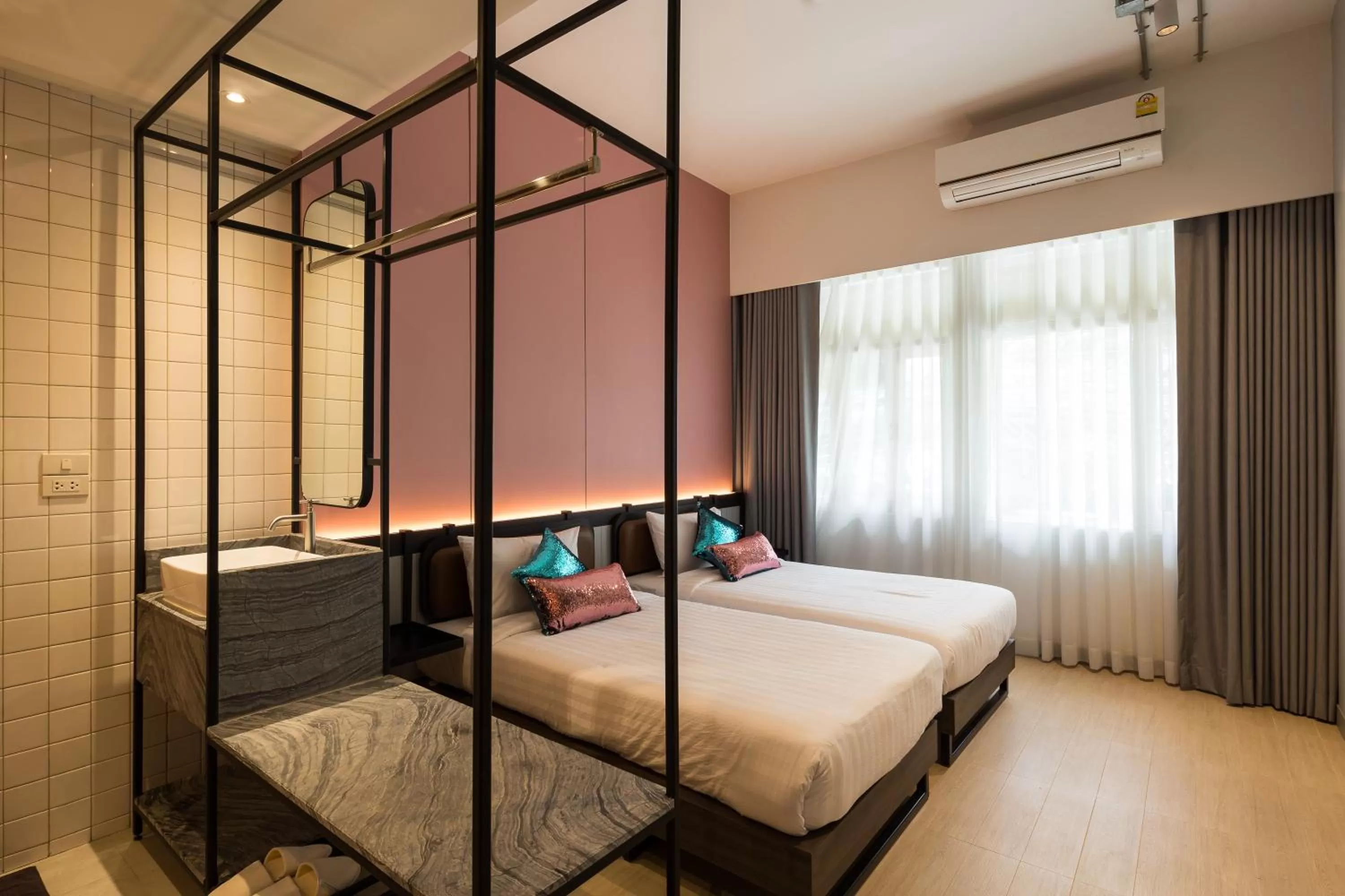 Deluxe Twin Room in Miami Hotel Bangkok