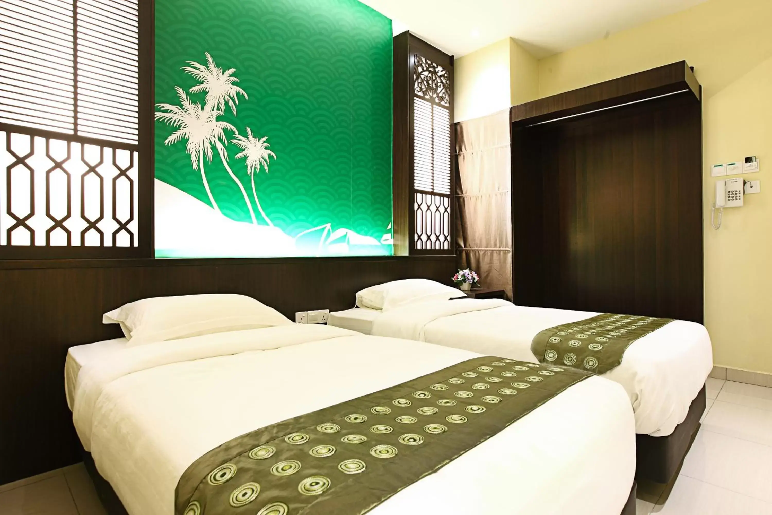 Photo of the whole room, Bed in Sri Enstek Hotel KLIA, KLIA 2 & F1