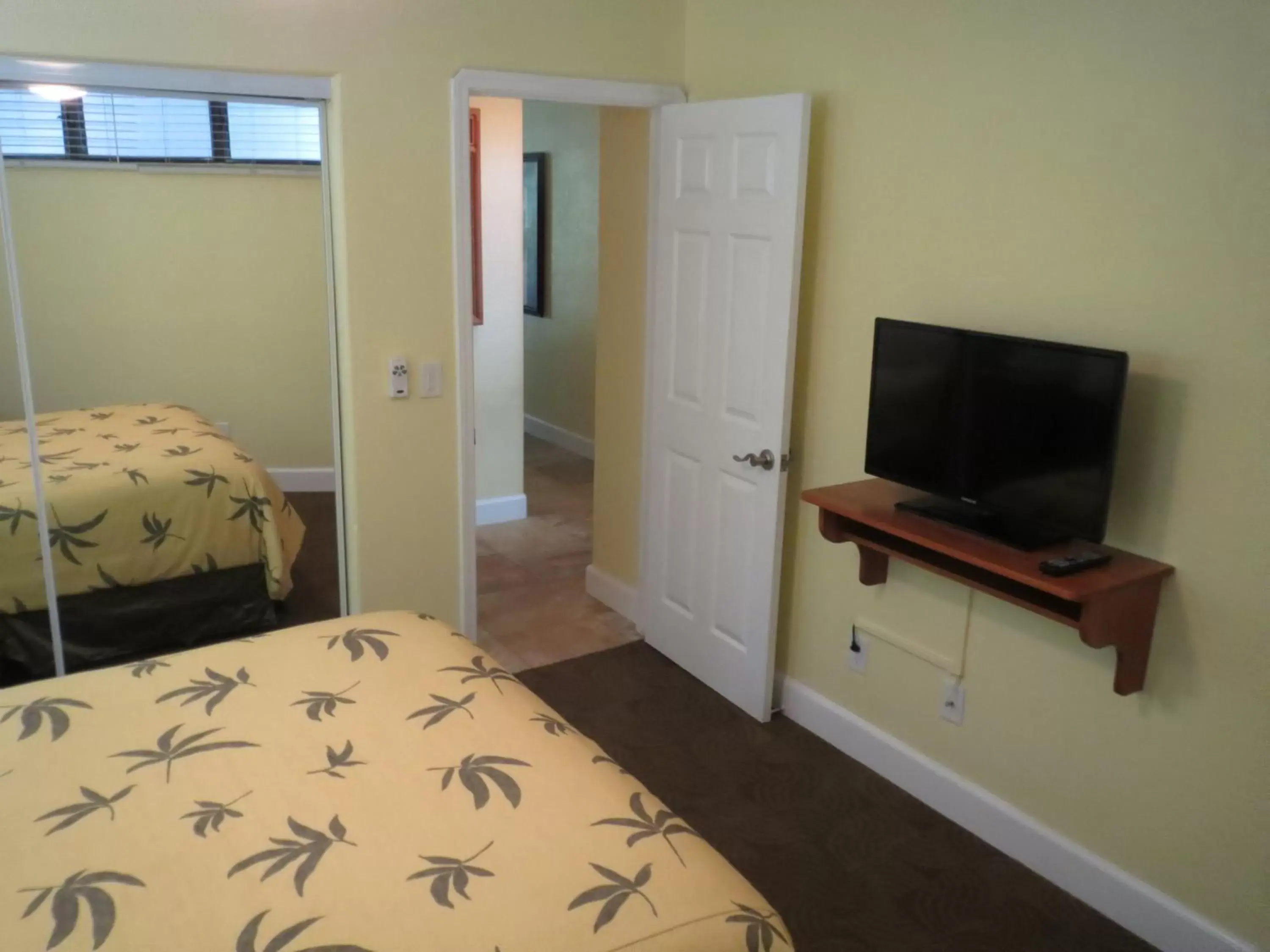 One-Bedroom Suite with Ocean View in Kona Reef Resort by Latour Group
