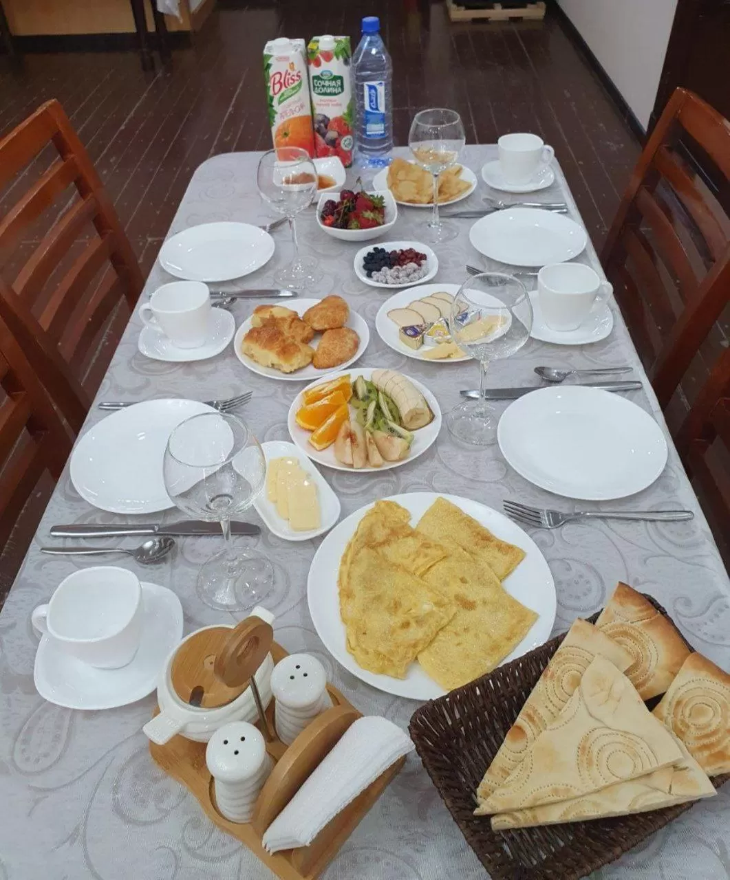 Breakfast, Restaurant/Places to Eat in Caravan Hotel