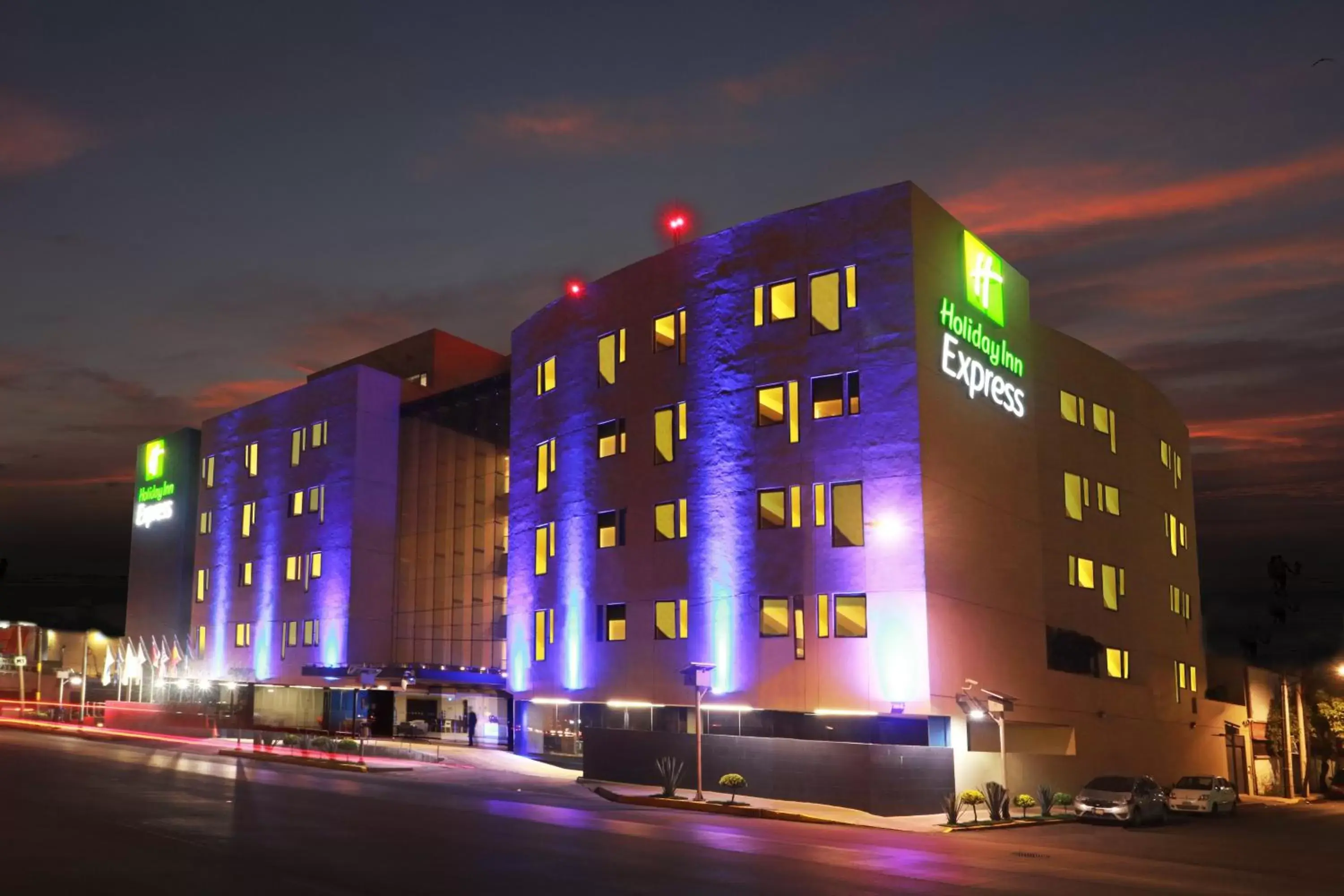 Property building in Holiday Inn Express Mexico Aeropuerto, an IHG Hotel