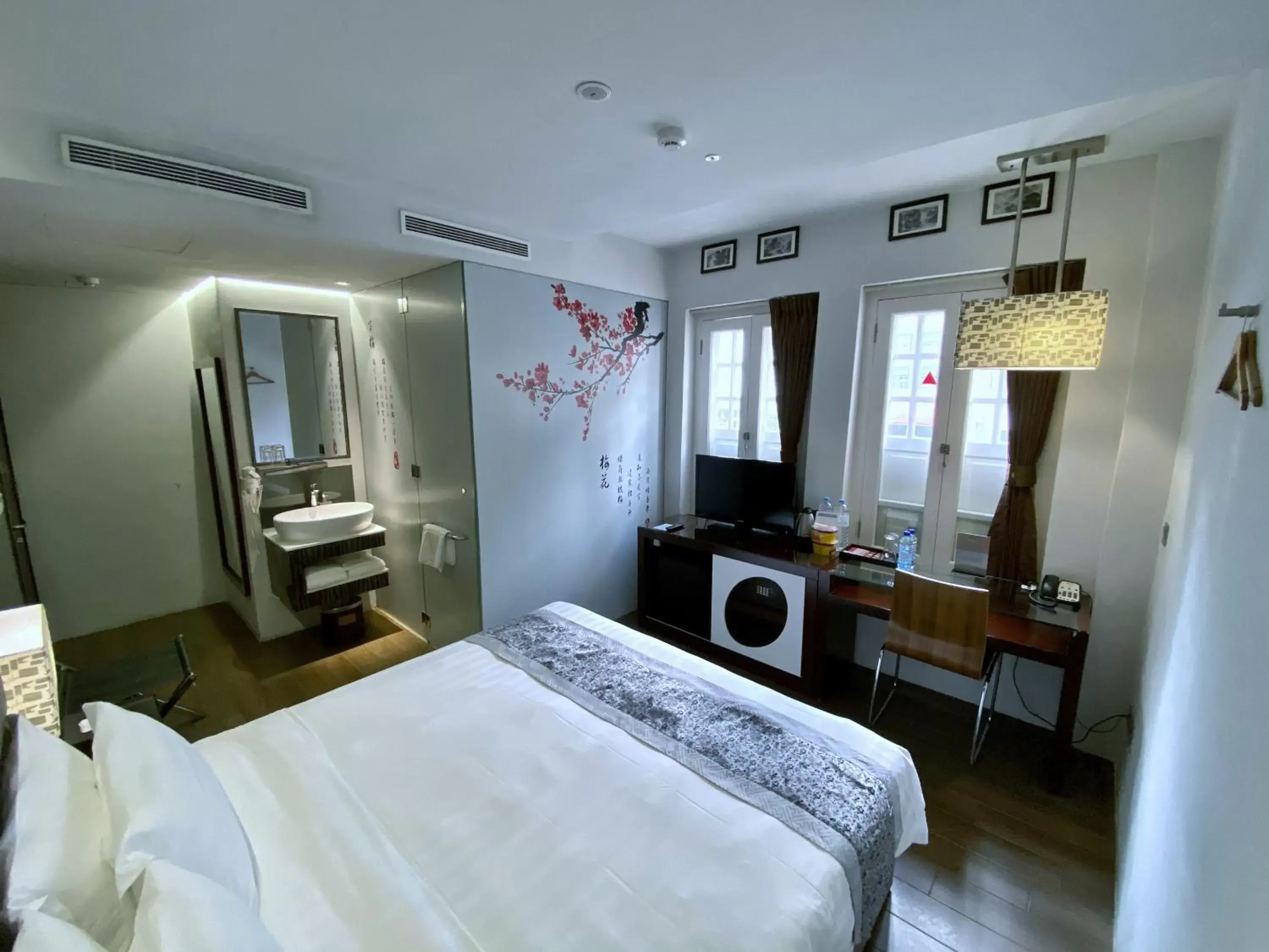 Photo of the whole room in Bliss Hotel Singapore