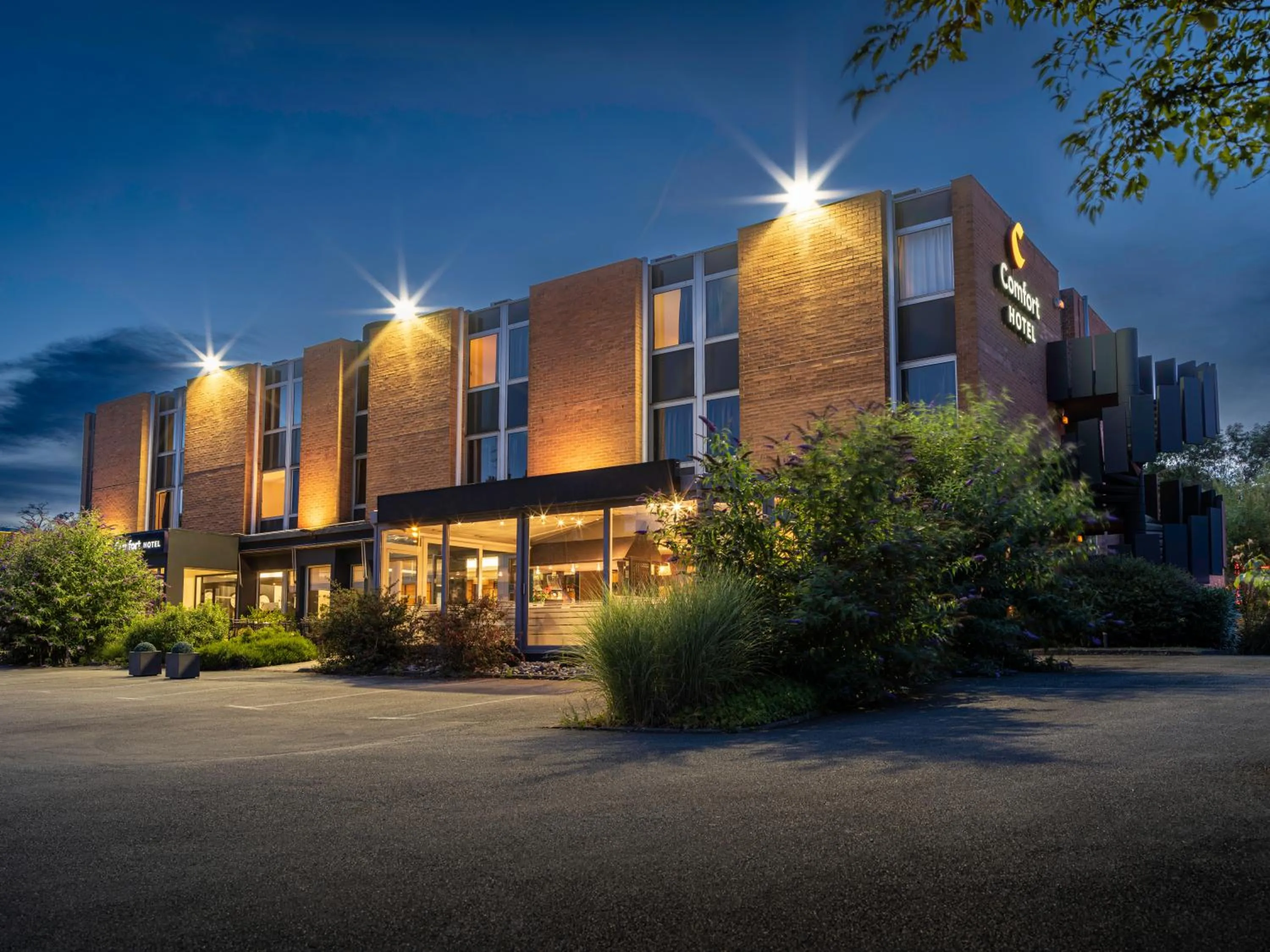 Property building in Comfort Hotel Lille L'Union