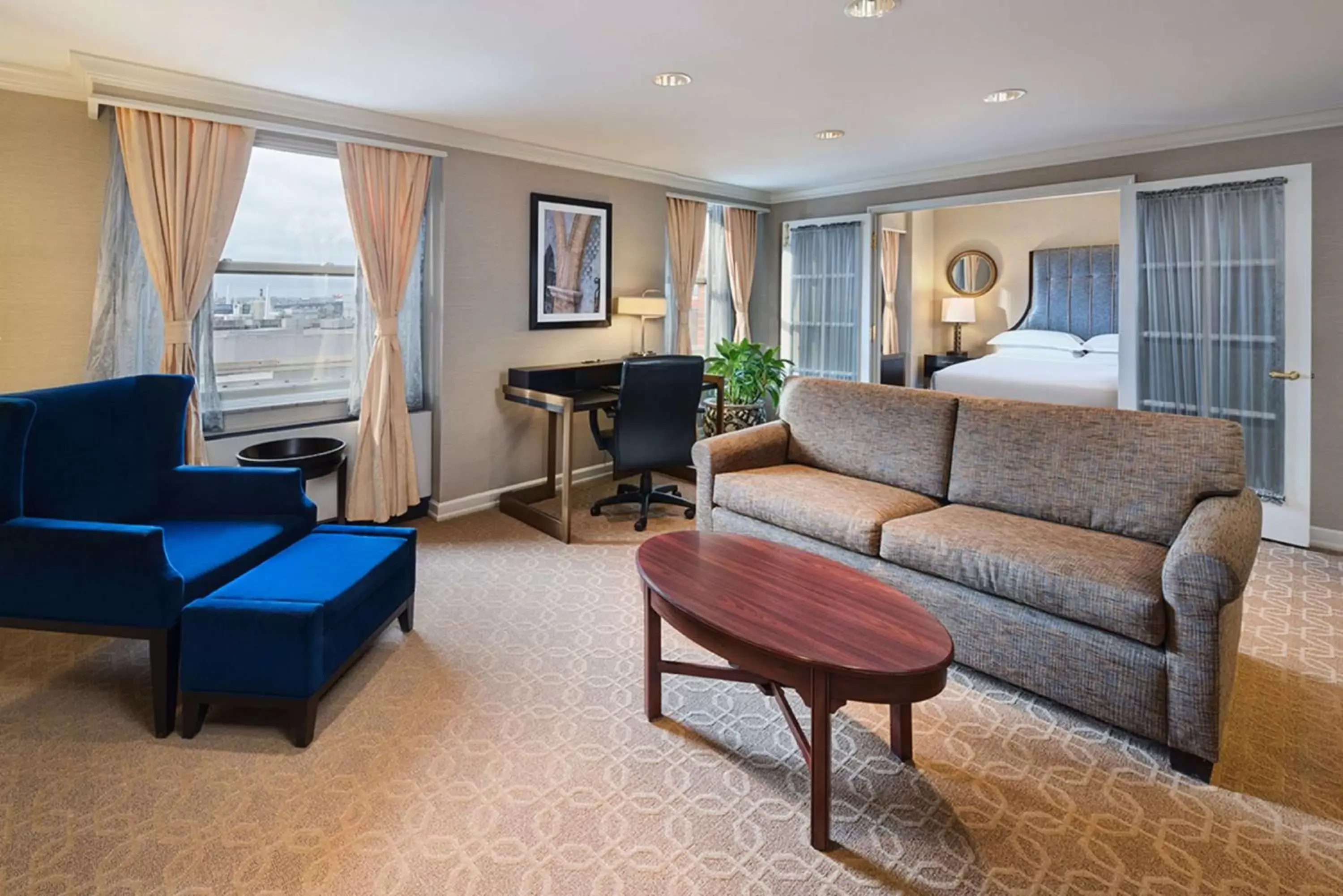 Bedroom, Seating Area in Hilton Milwaukee City Center