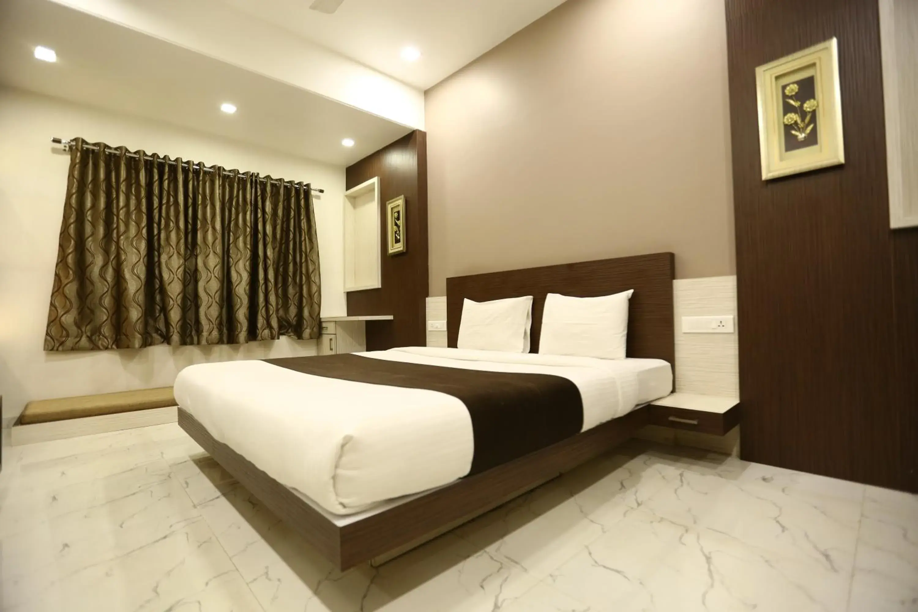 Bedroom, Bed in Hotel Madhuri Executive