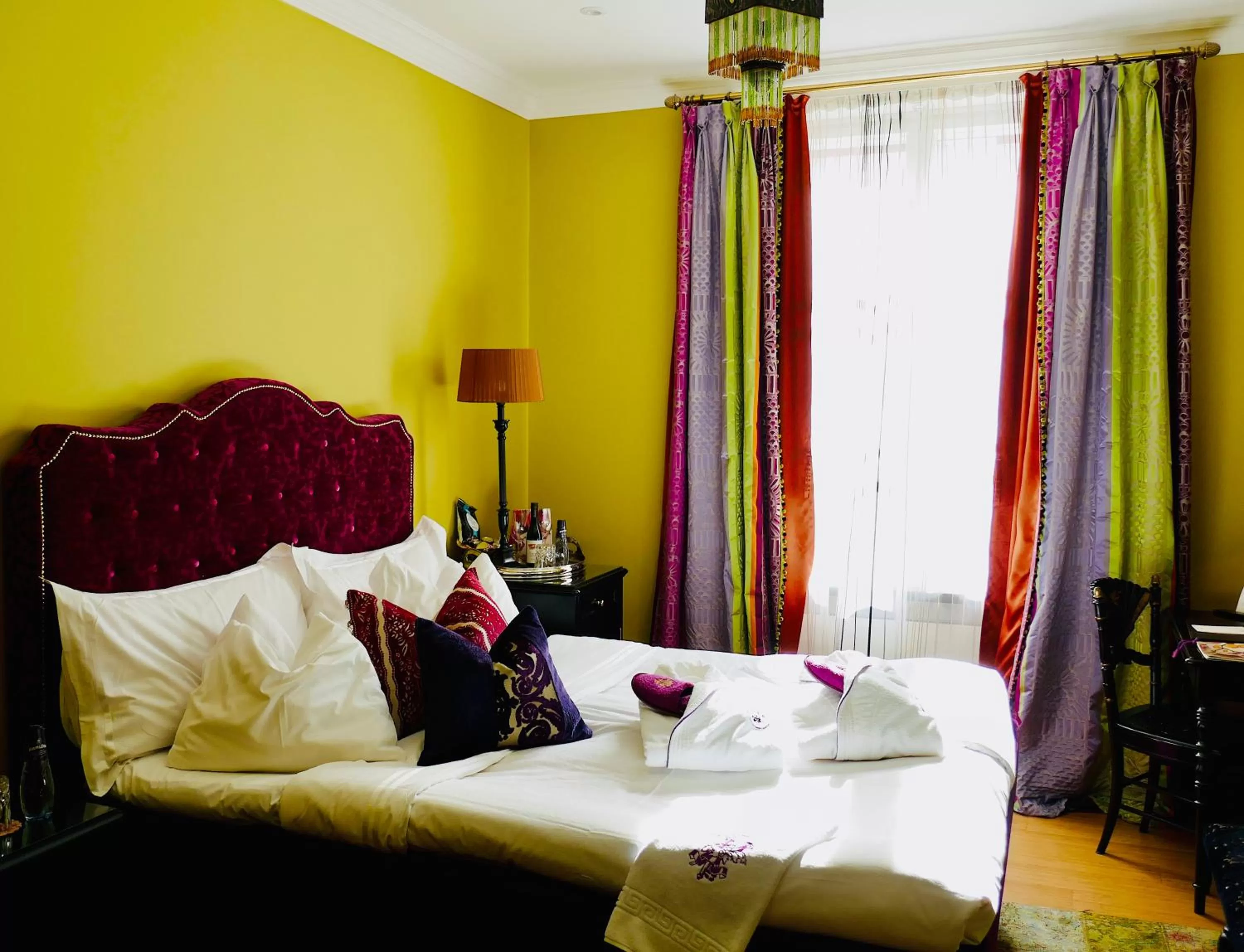 Bed in Dorsia Hotel & Restaurant