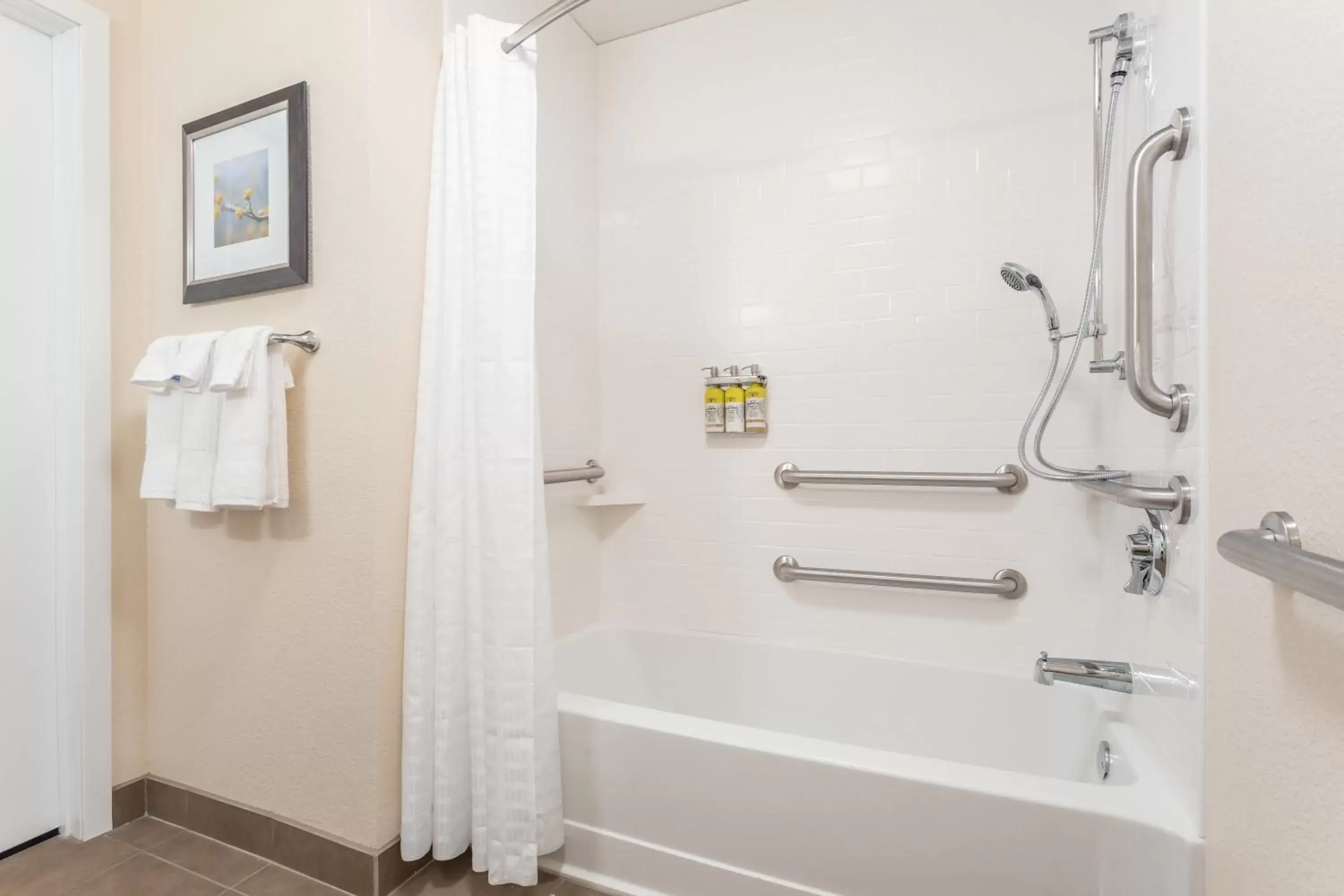 Bathroom in Candlewood Suites Eau Claire I-94, an IHG Hotel